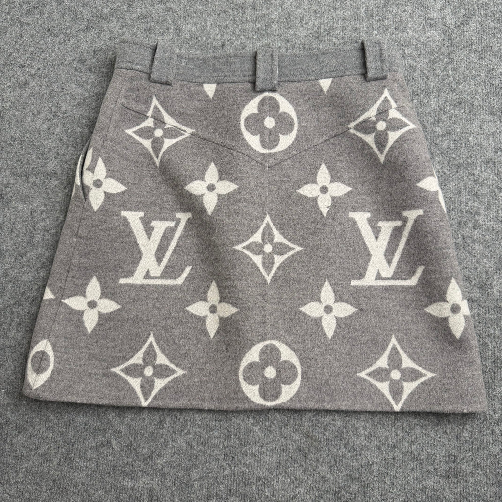 Louis Vuitton nederdel (Str. 42)
