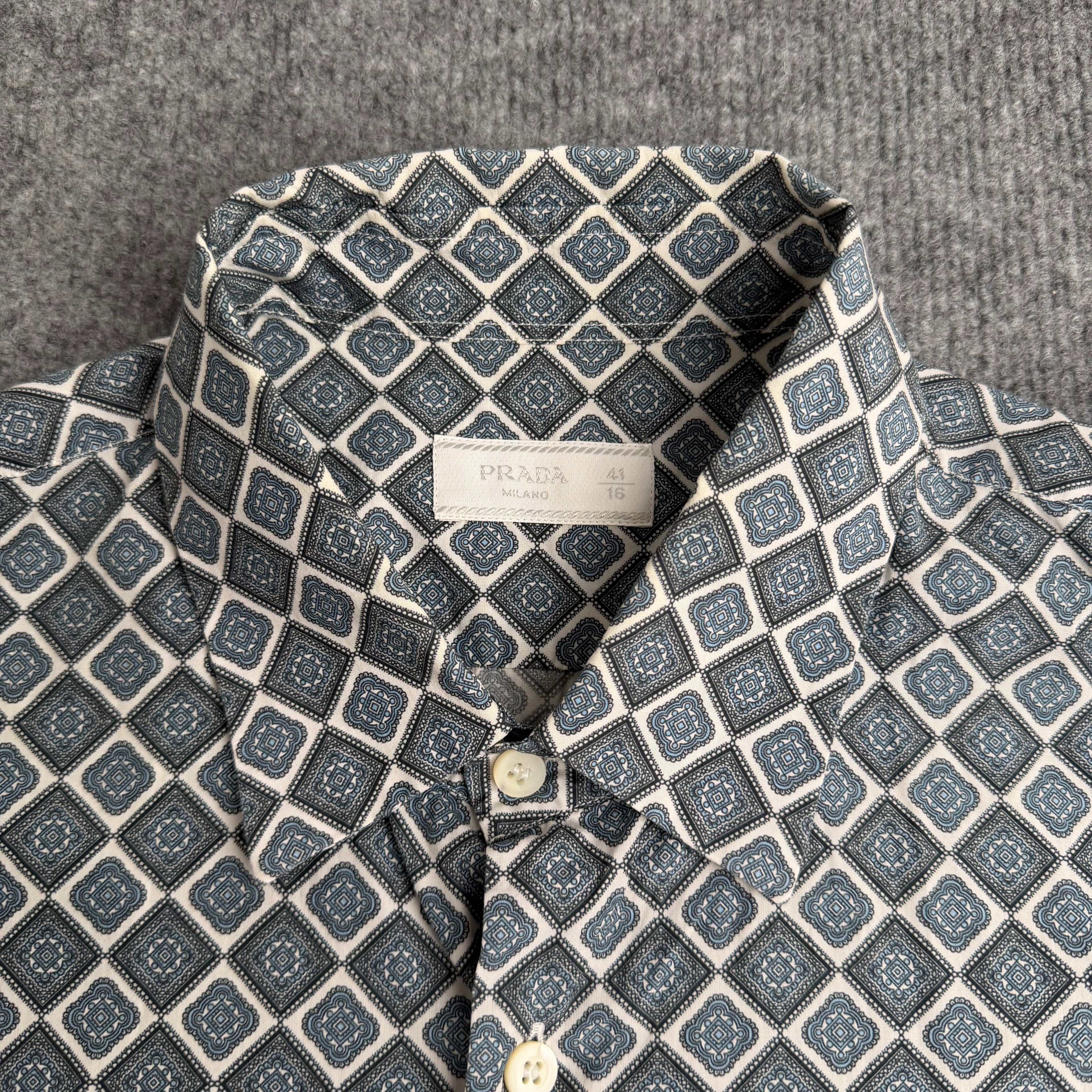 Prada skjorte (Str. M)