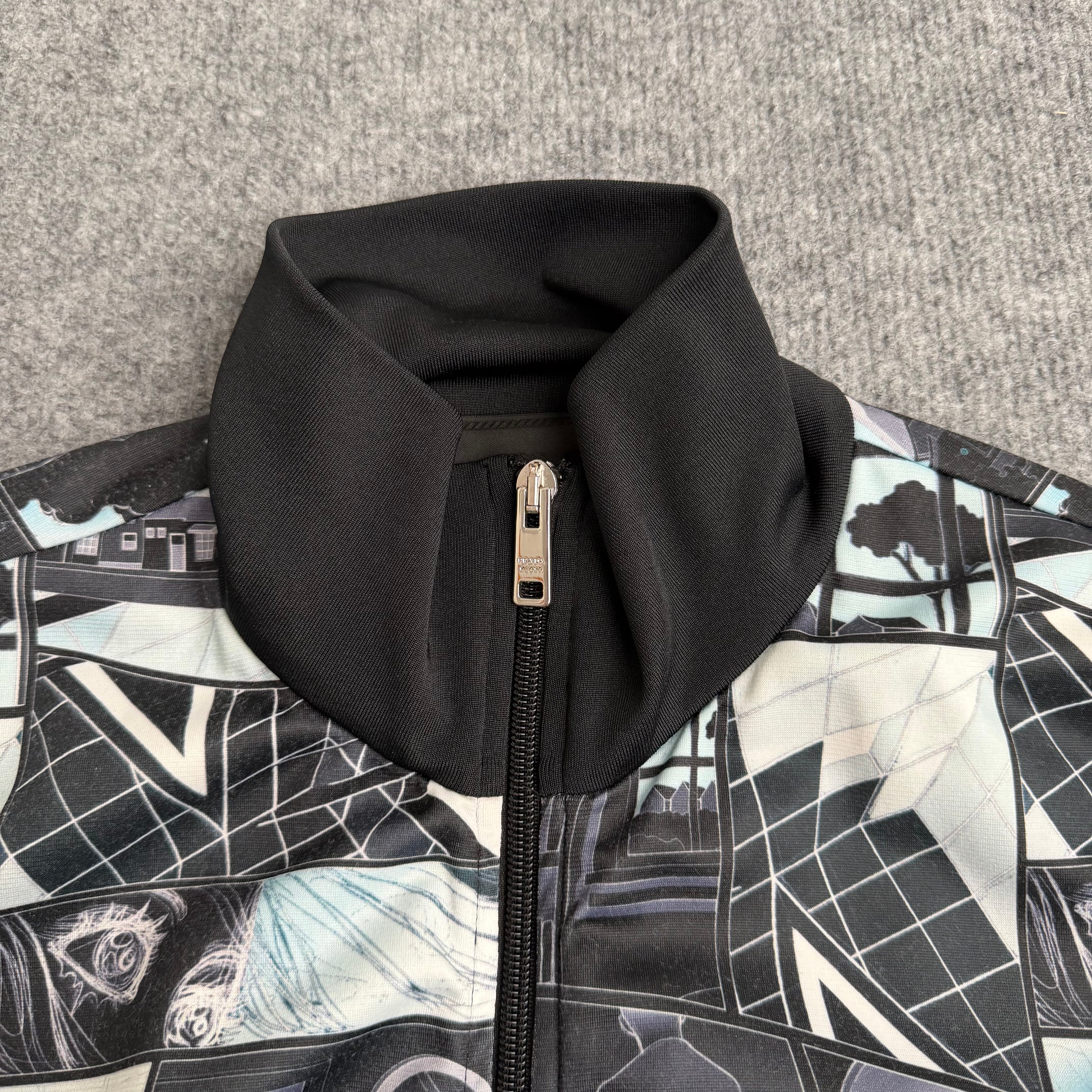 Prada zip bluse (Str. S)