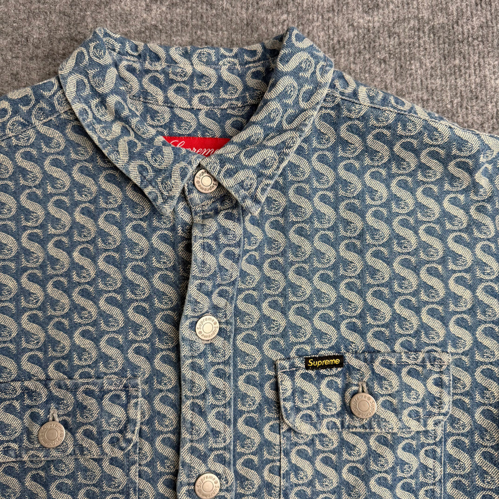 Supreme skjorte (Str. M)