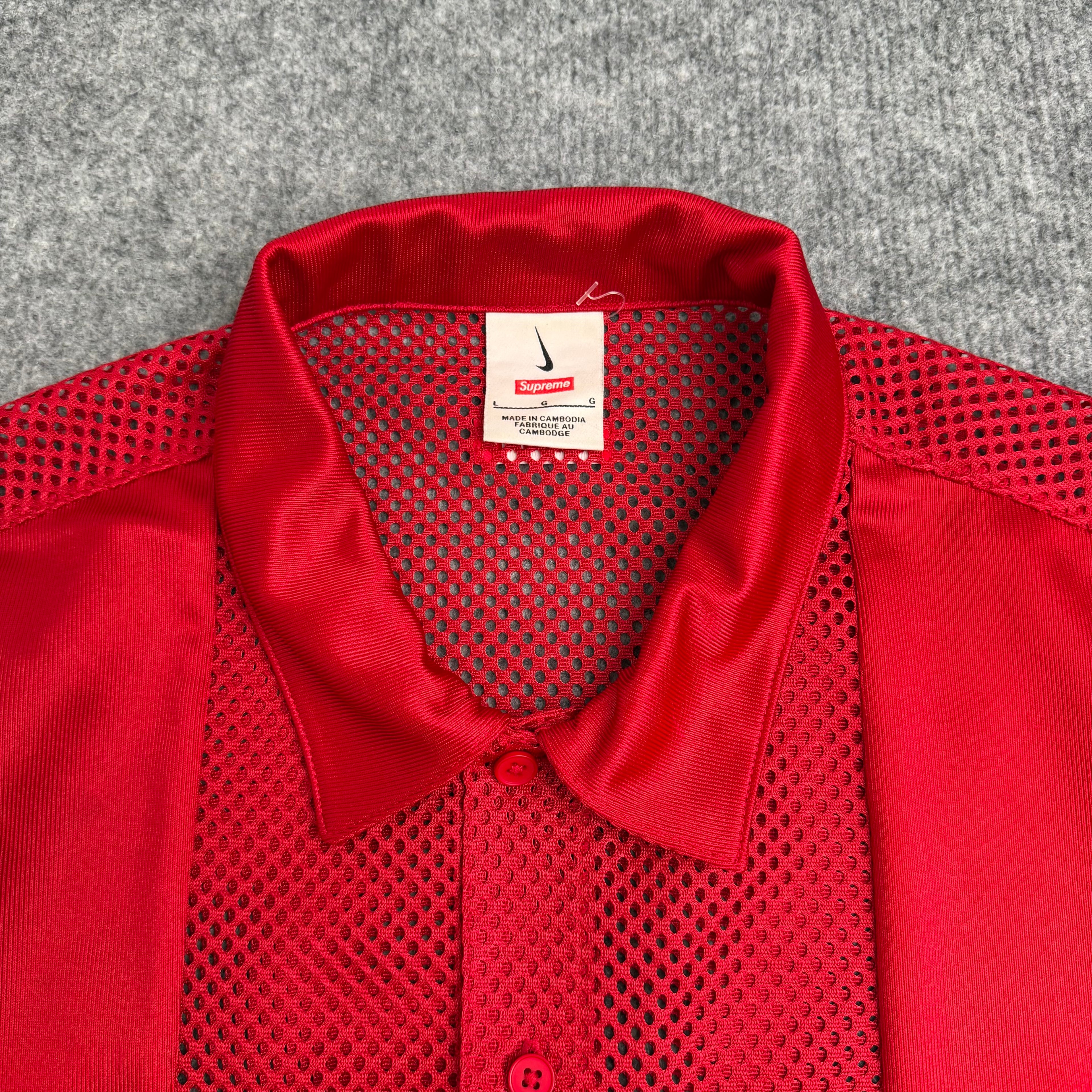 Supreme x Nike skjorte (Str. L )