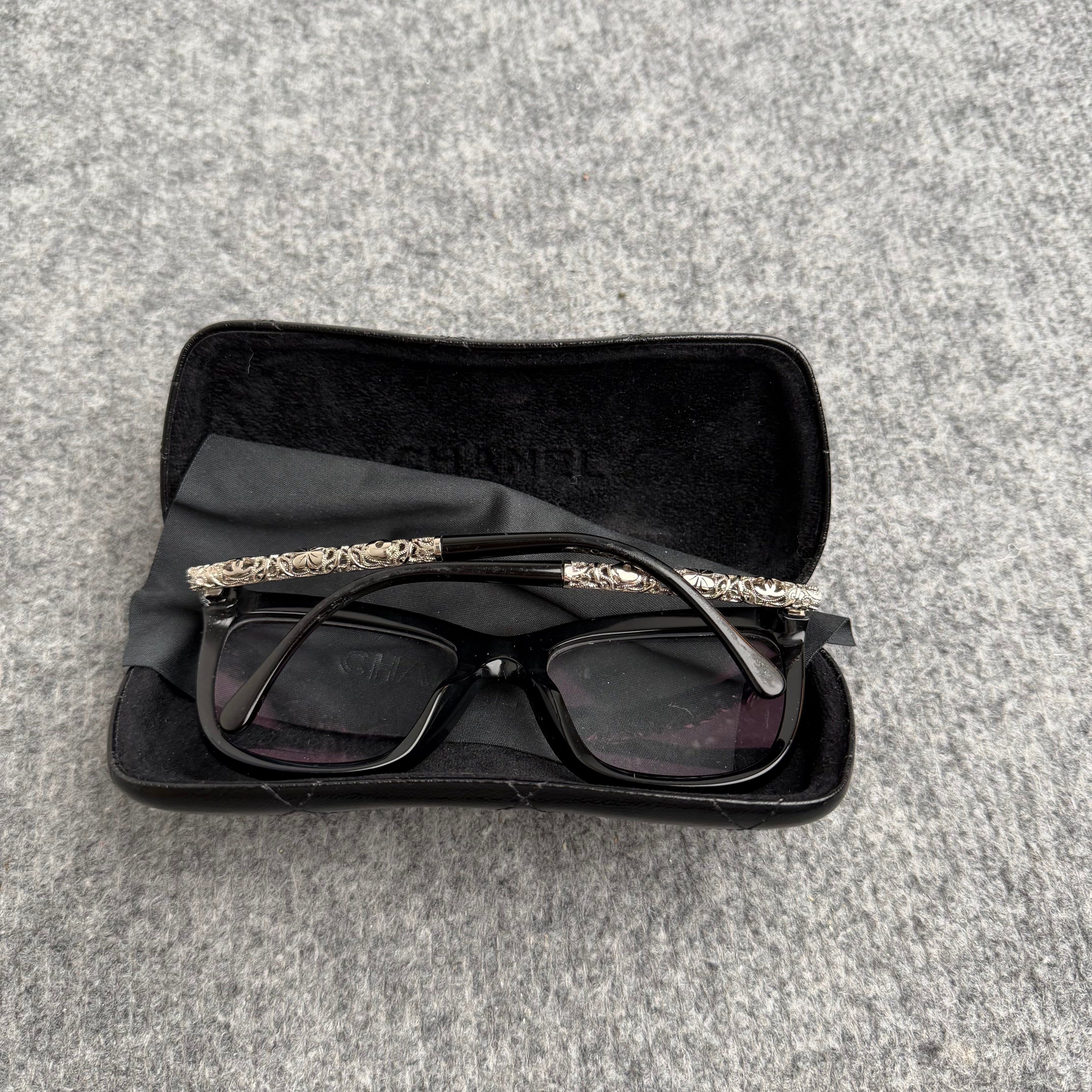 Chanel briller
