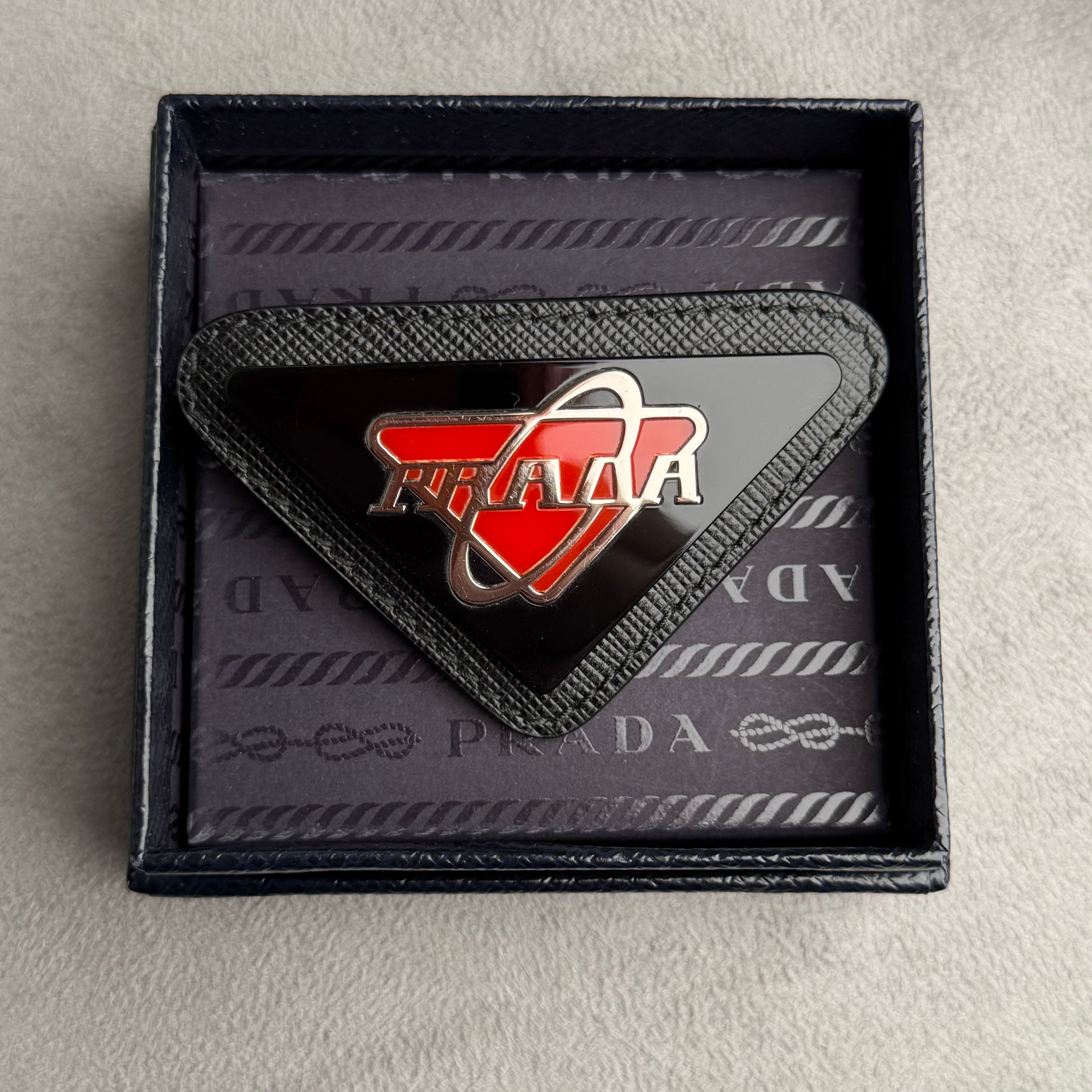 Prada broche