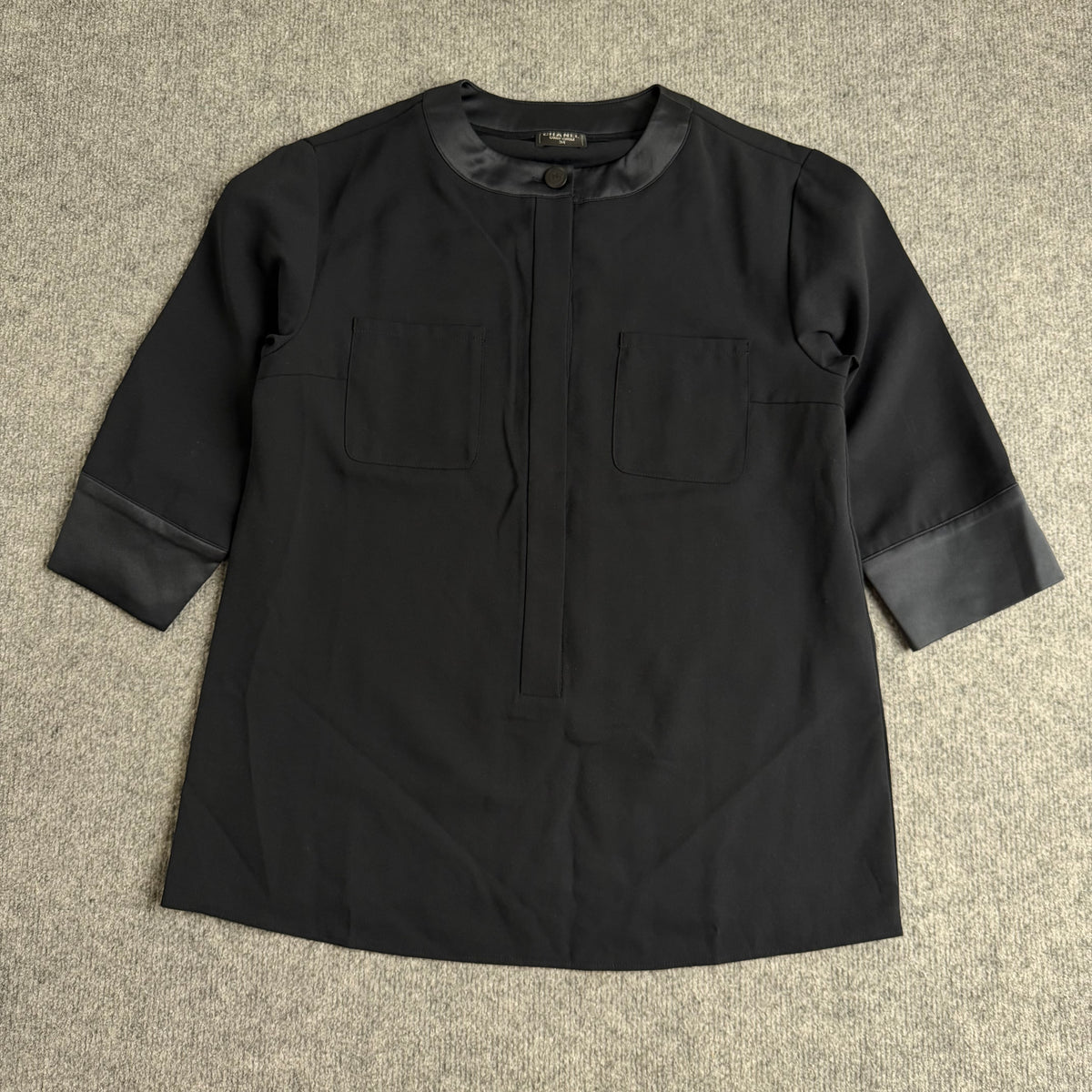Chanel bluse (Str. 34)