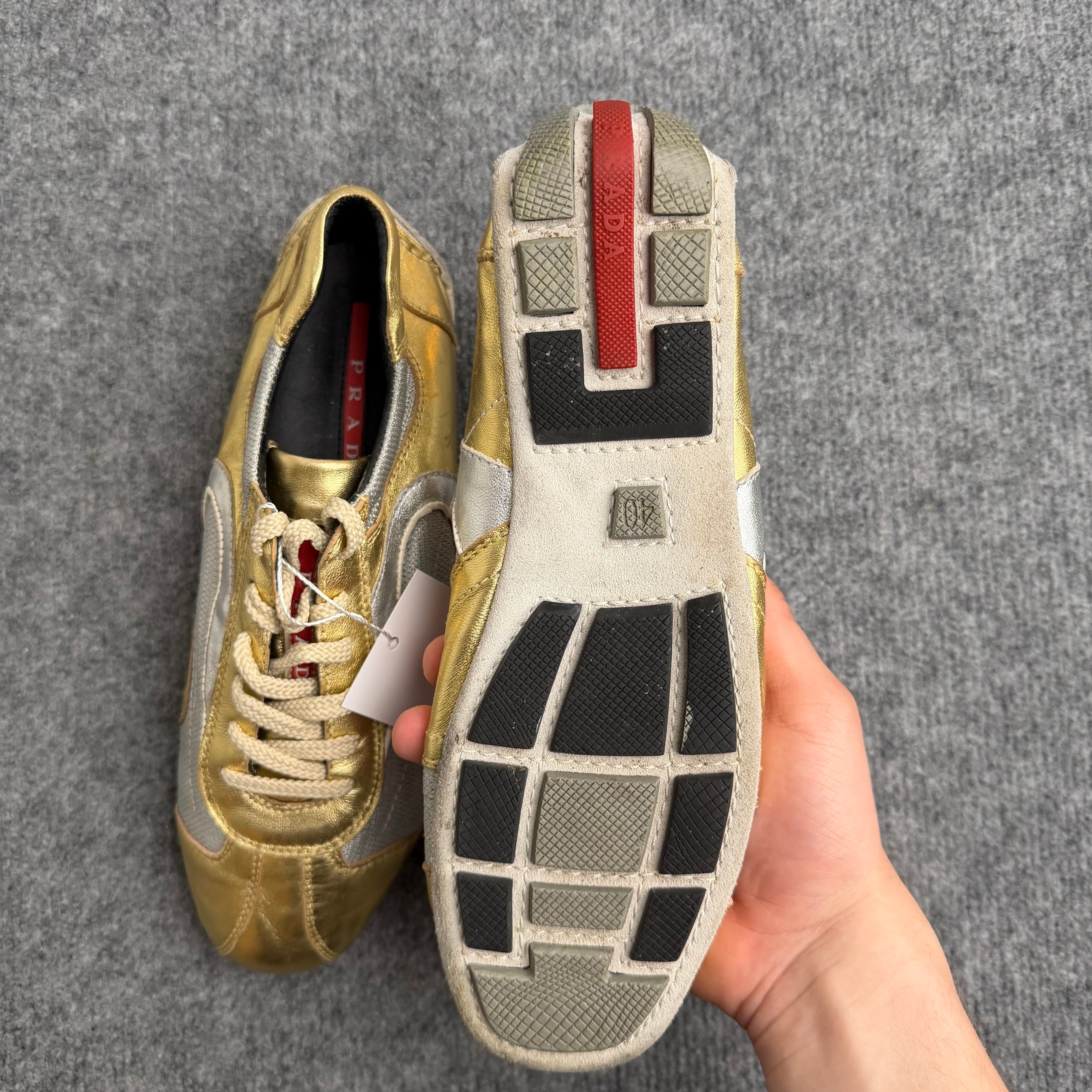 Prada sneakers (Str. 40)