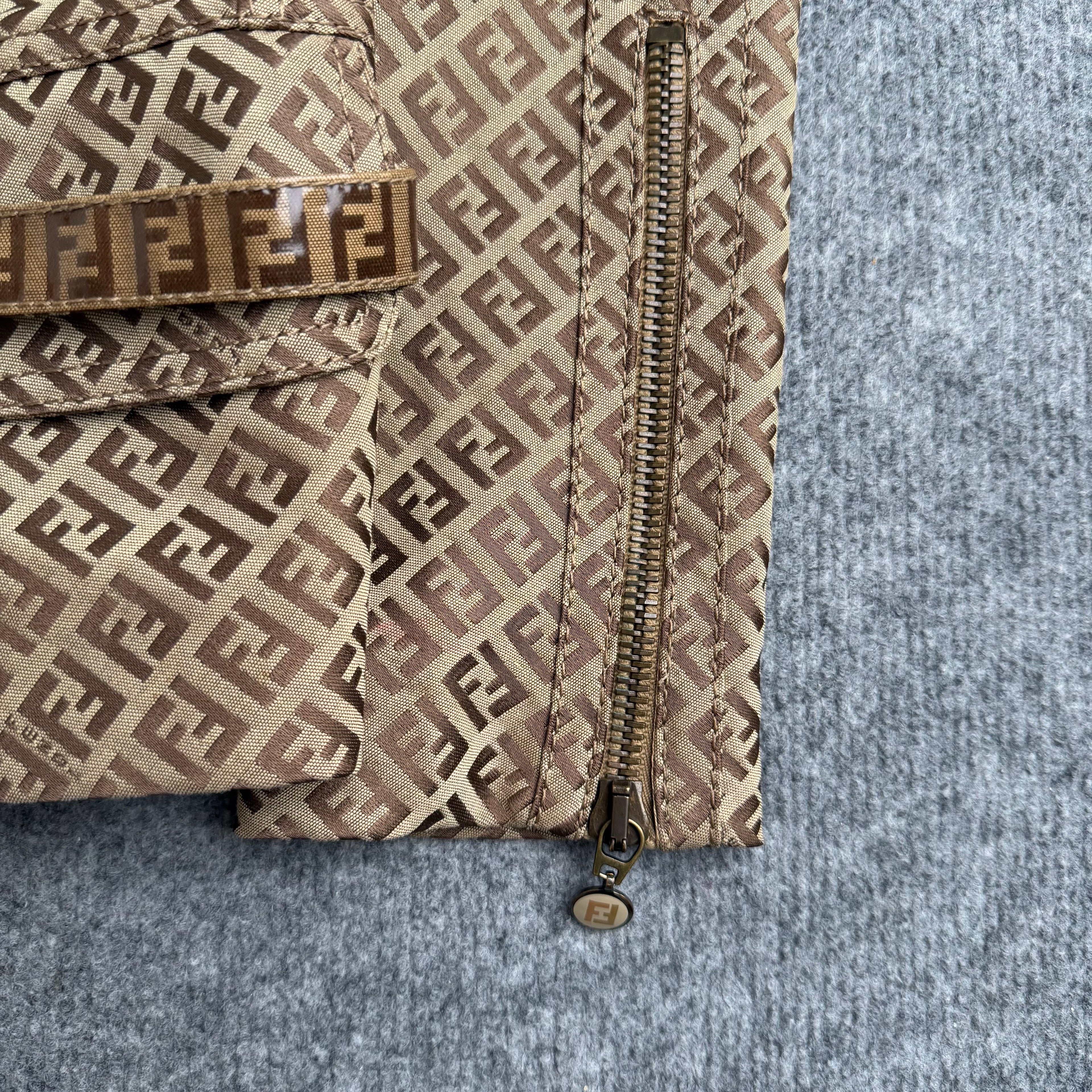 Fendi jakke (Str. S)