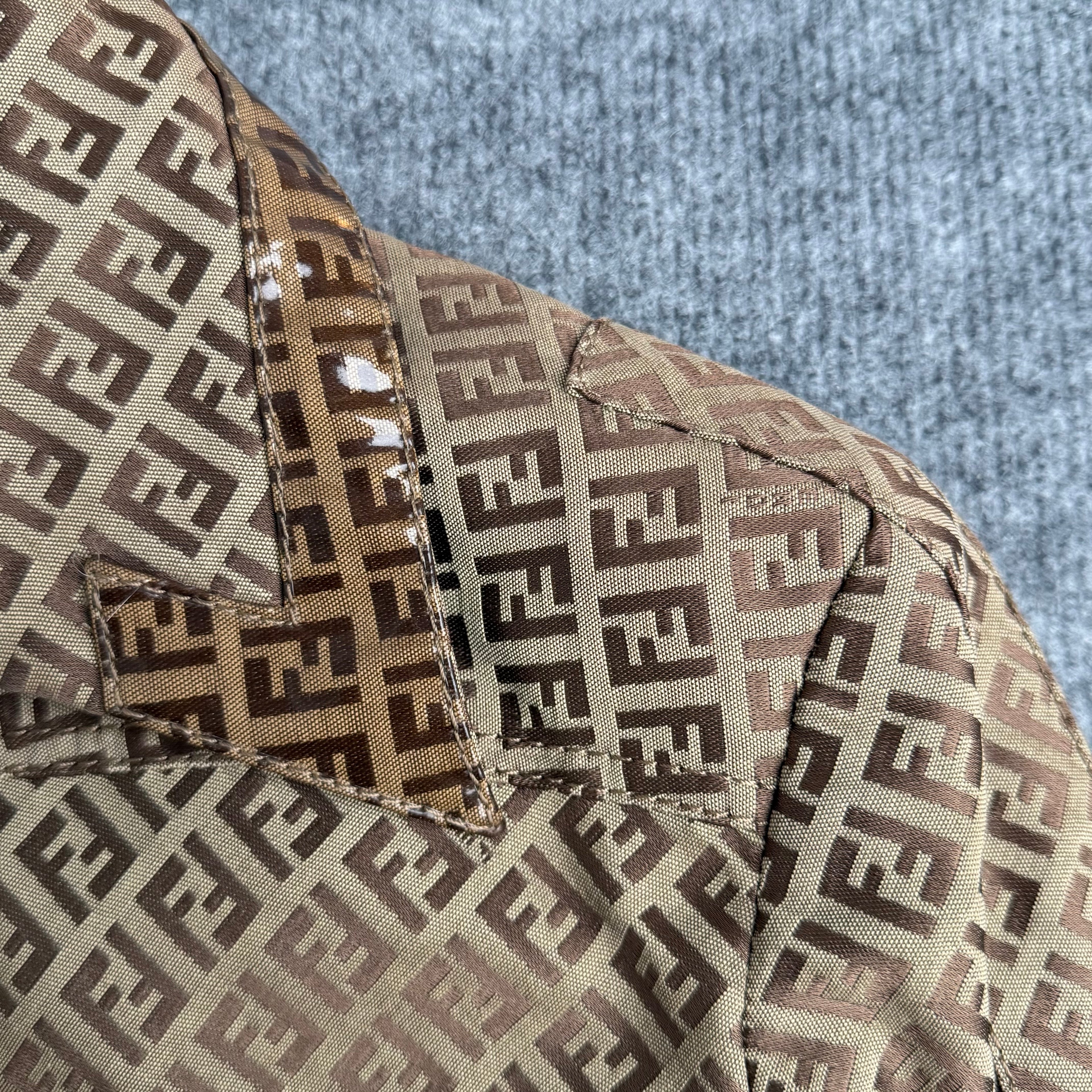 Fendi jakke (Str. S)