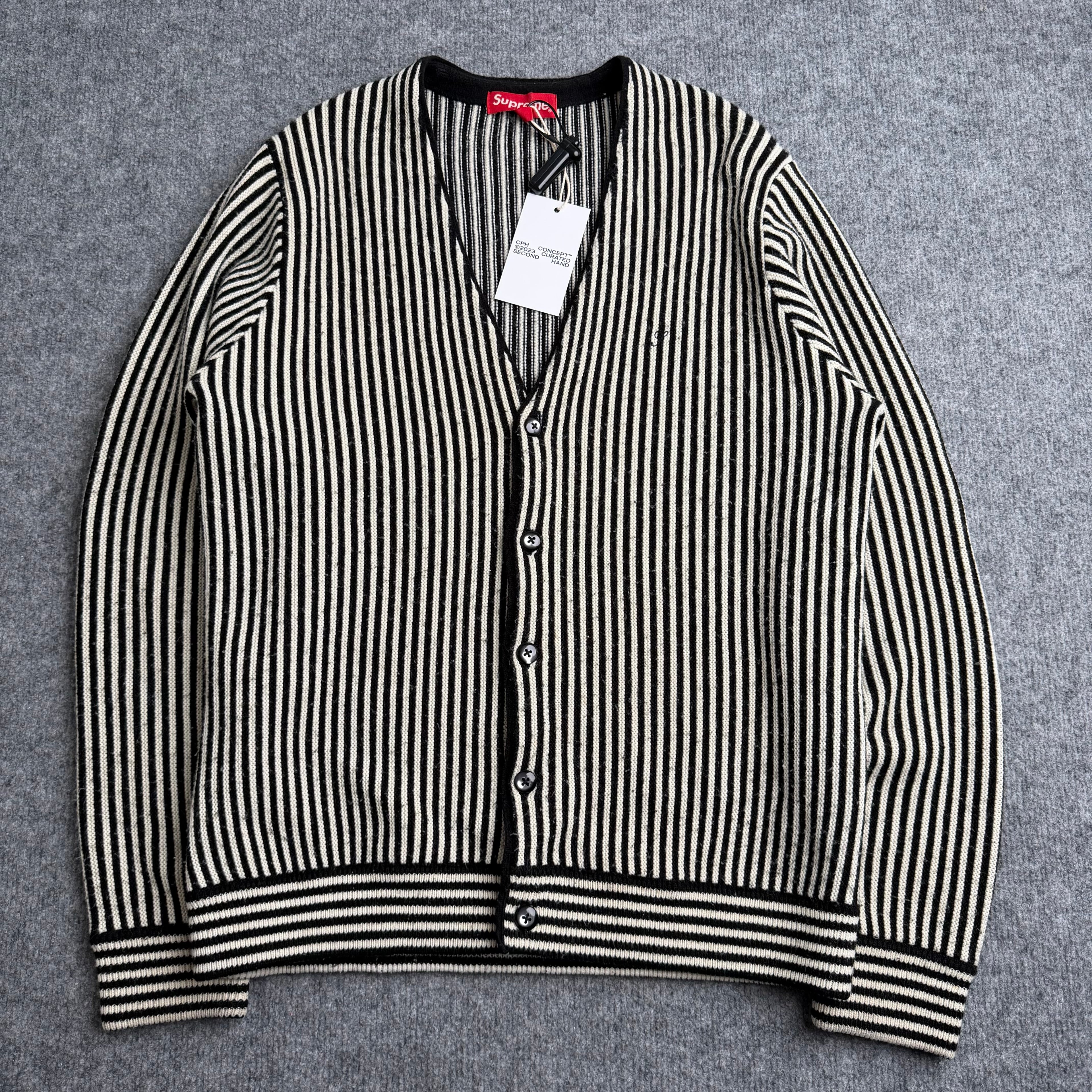 Supreme cardigan (Str. M)