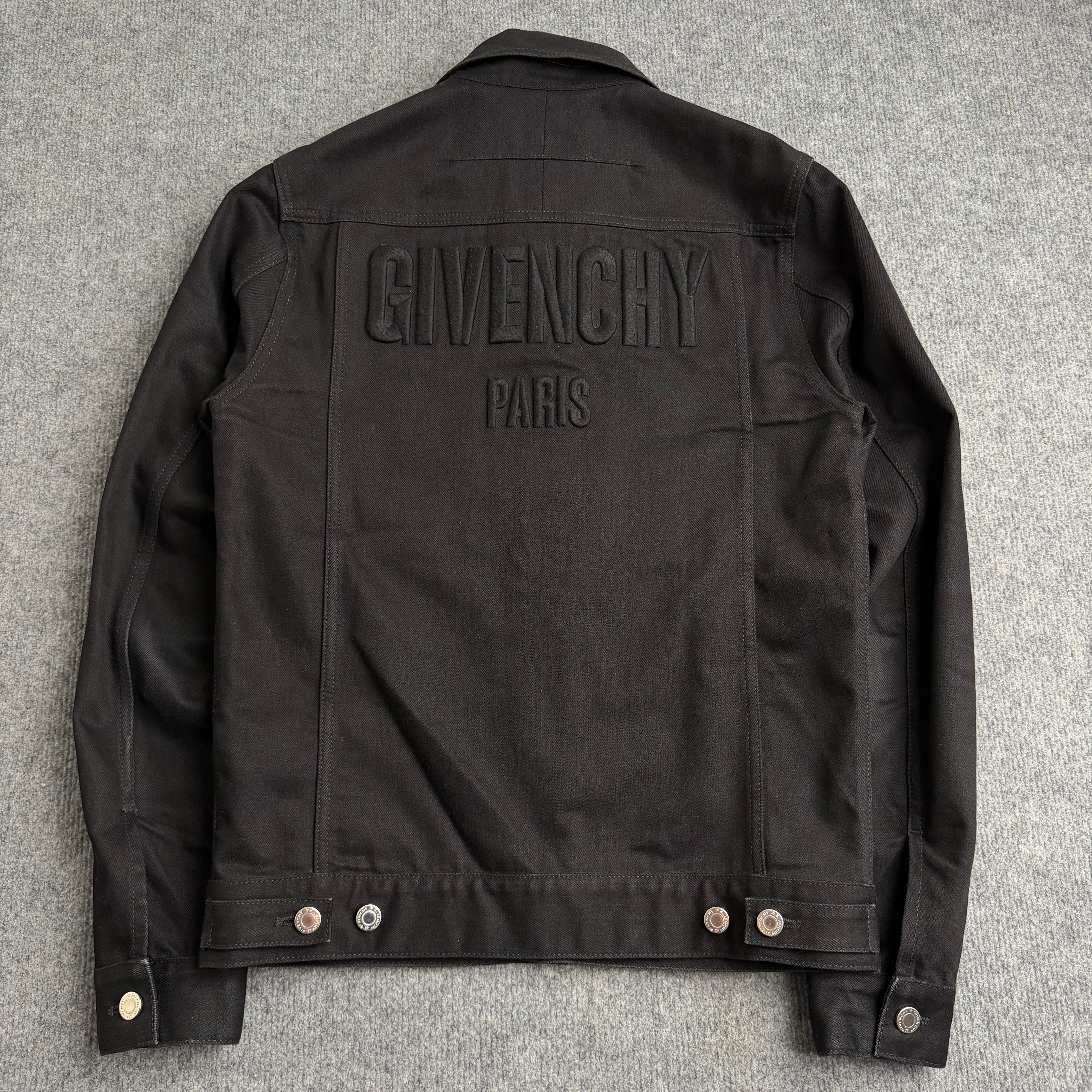 Givenchy jakke (Str. M)