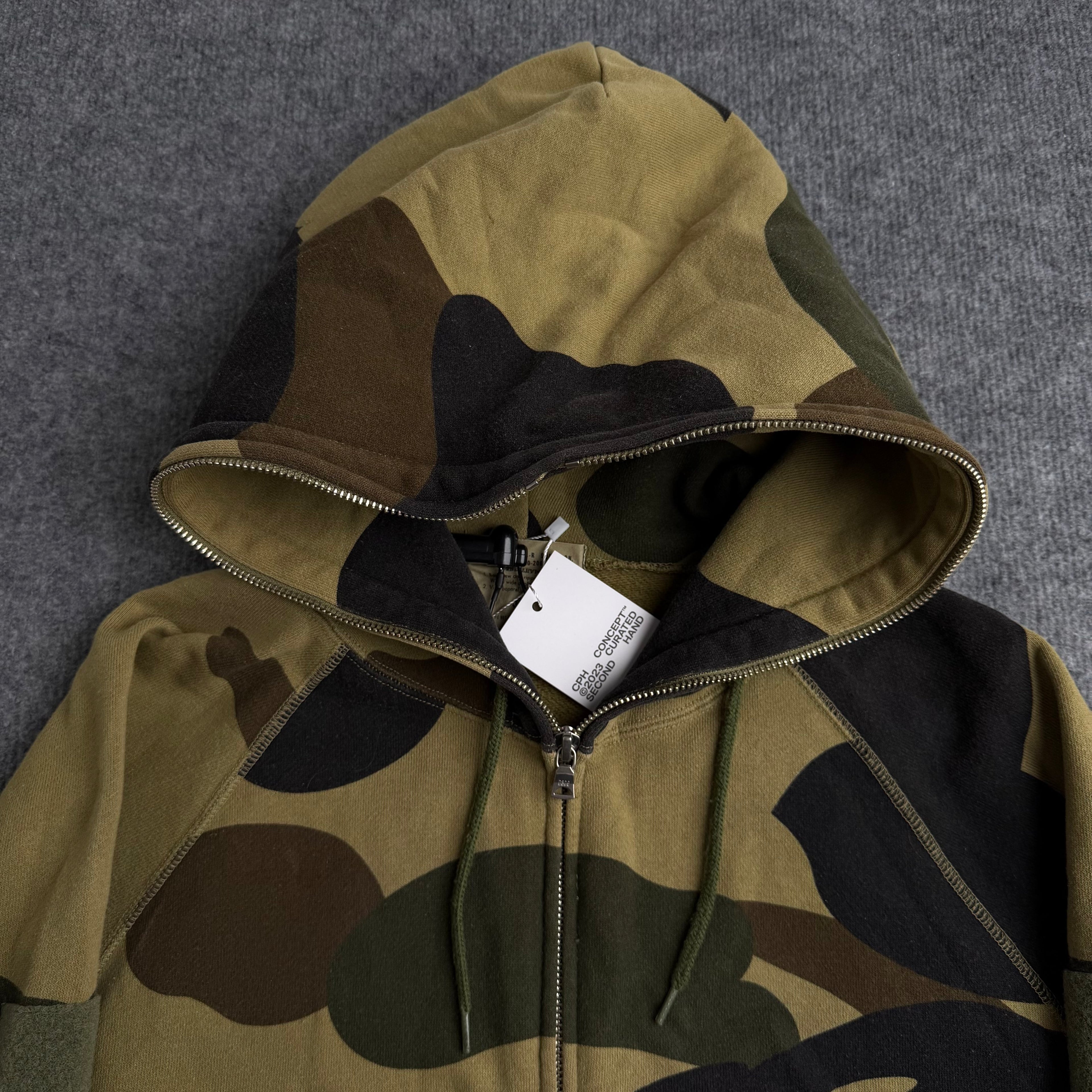 A Bathing Ape hættetrøje (Str. L)
