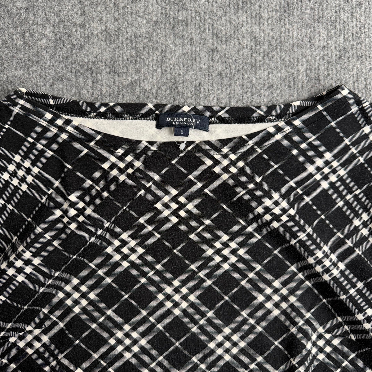 Burberry top (Str. M)