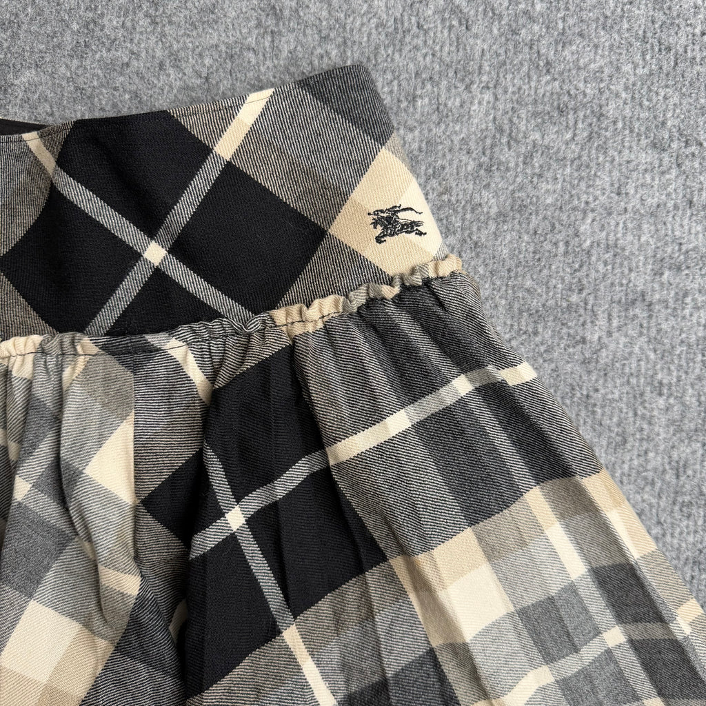 Burberry nederdel (Str. 38)