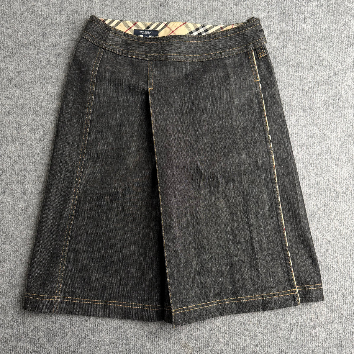 Burberry nederdel (Str. 38)
