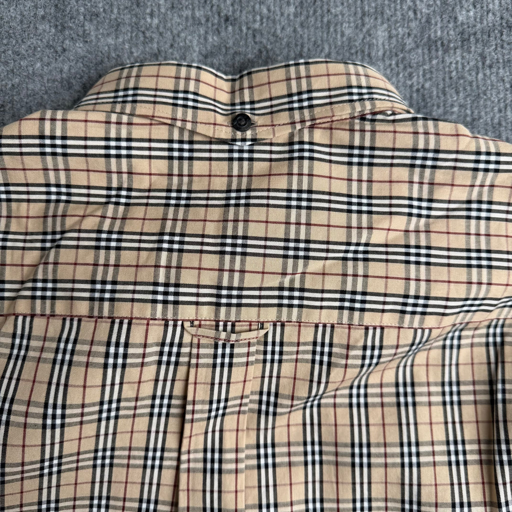 Burberry skjorte (Str. S)