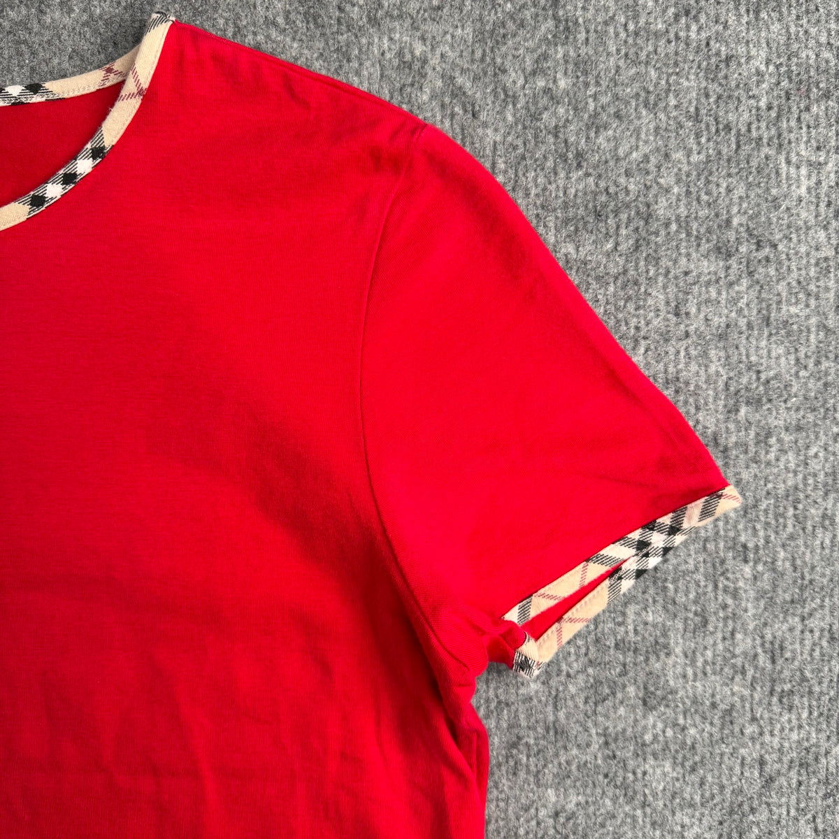 Burberry t-shirt (Str. S)