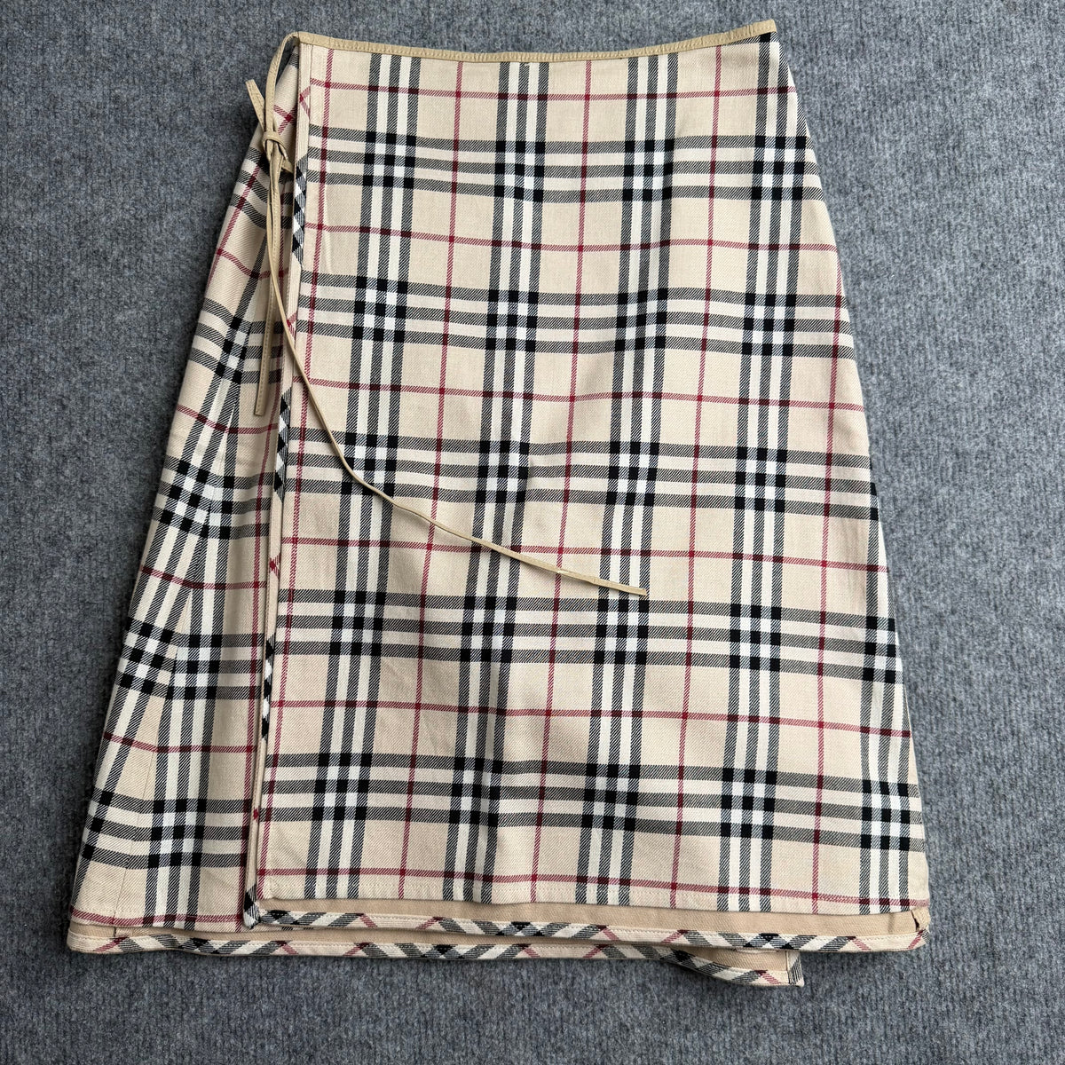 Burberry nederdel (Str. 38)
