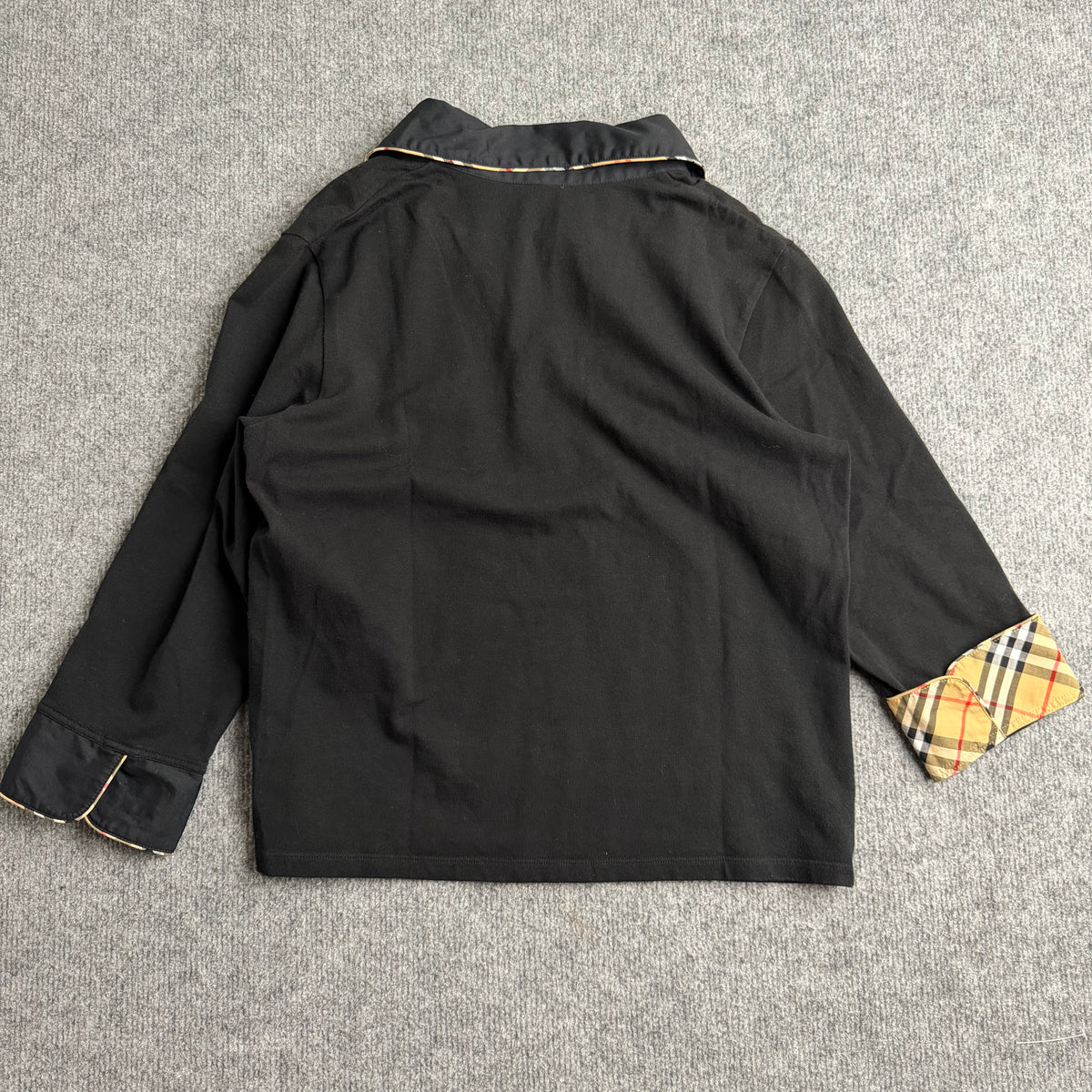 Burberry top (Str. M)