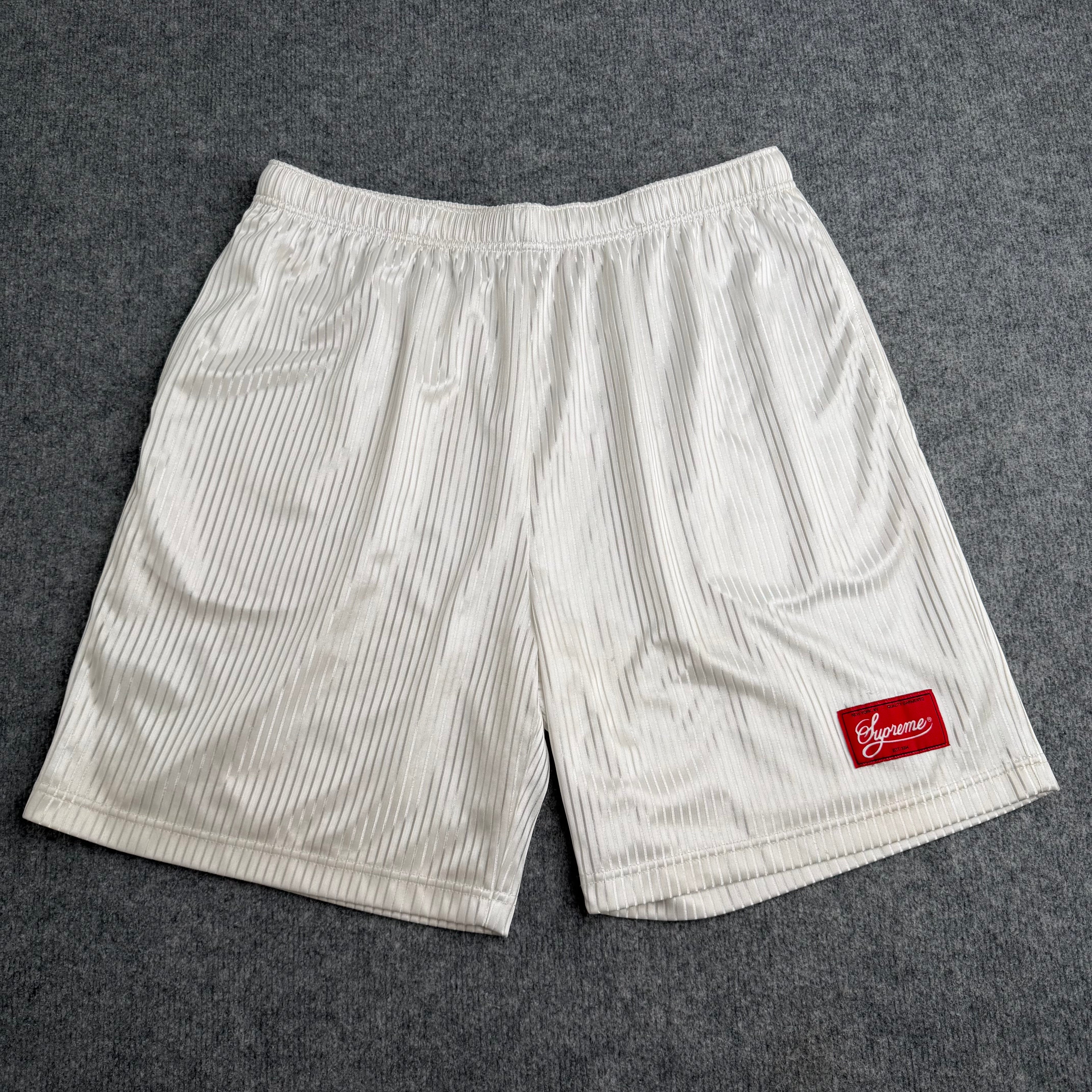 Supreme shorts (Str. L)