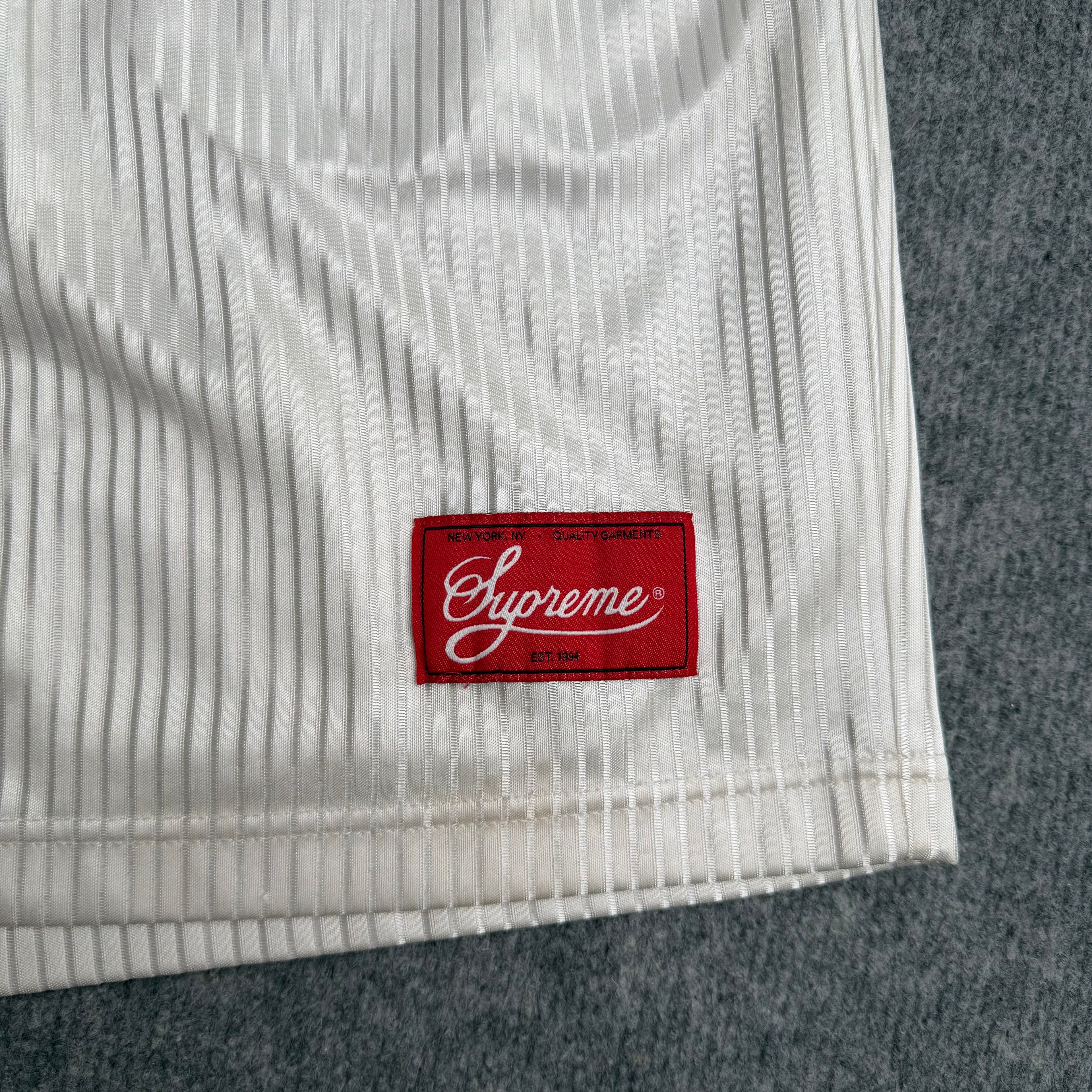 Supreme shorts (Str. L)