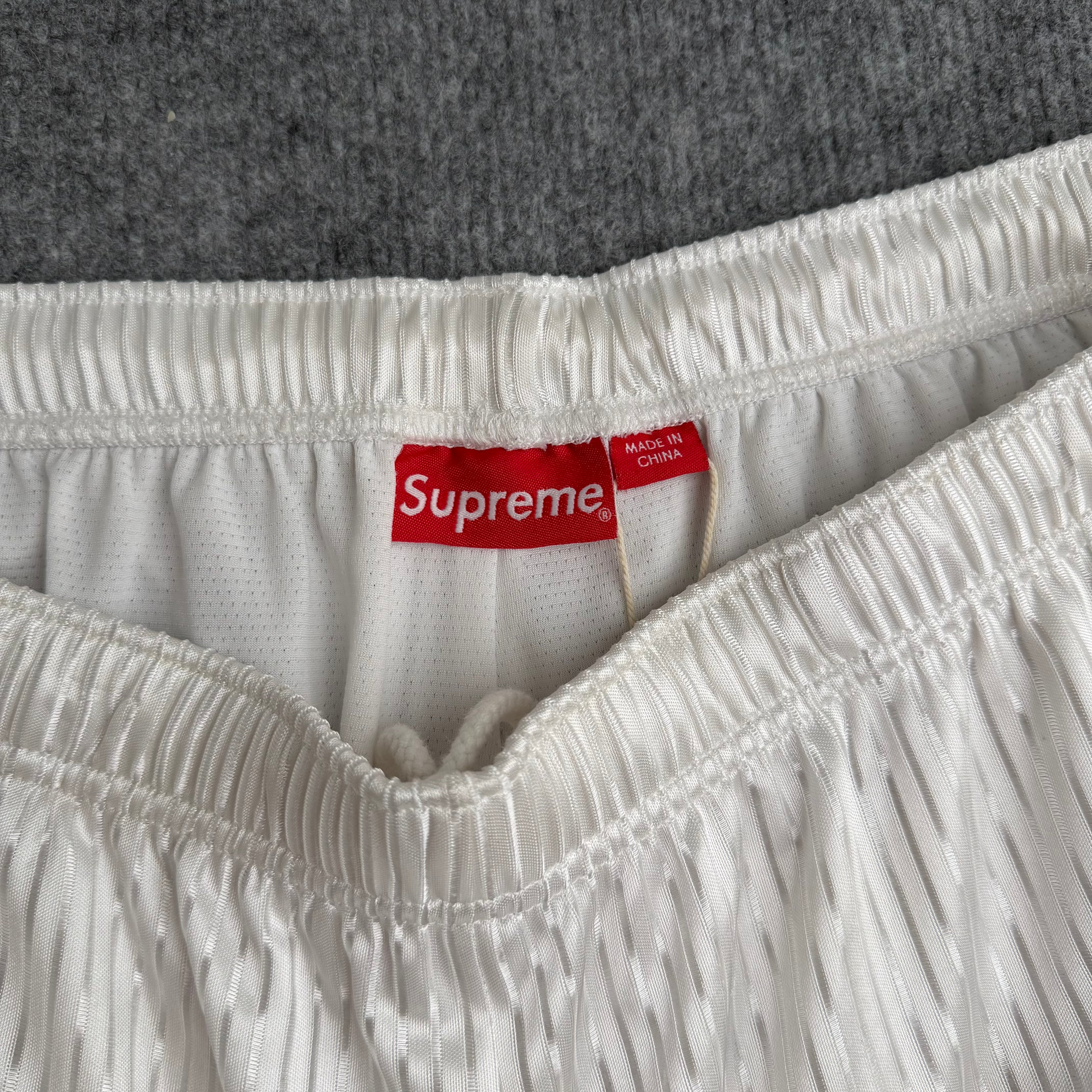 Supreme shorts (Str. L)
