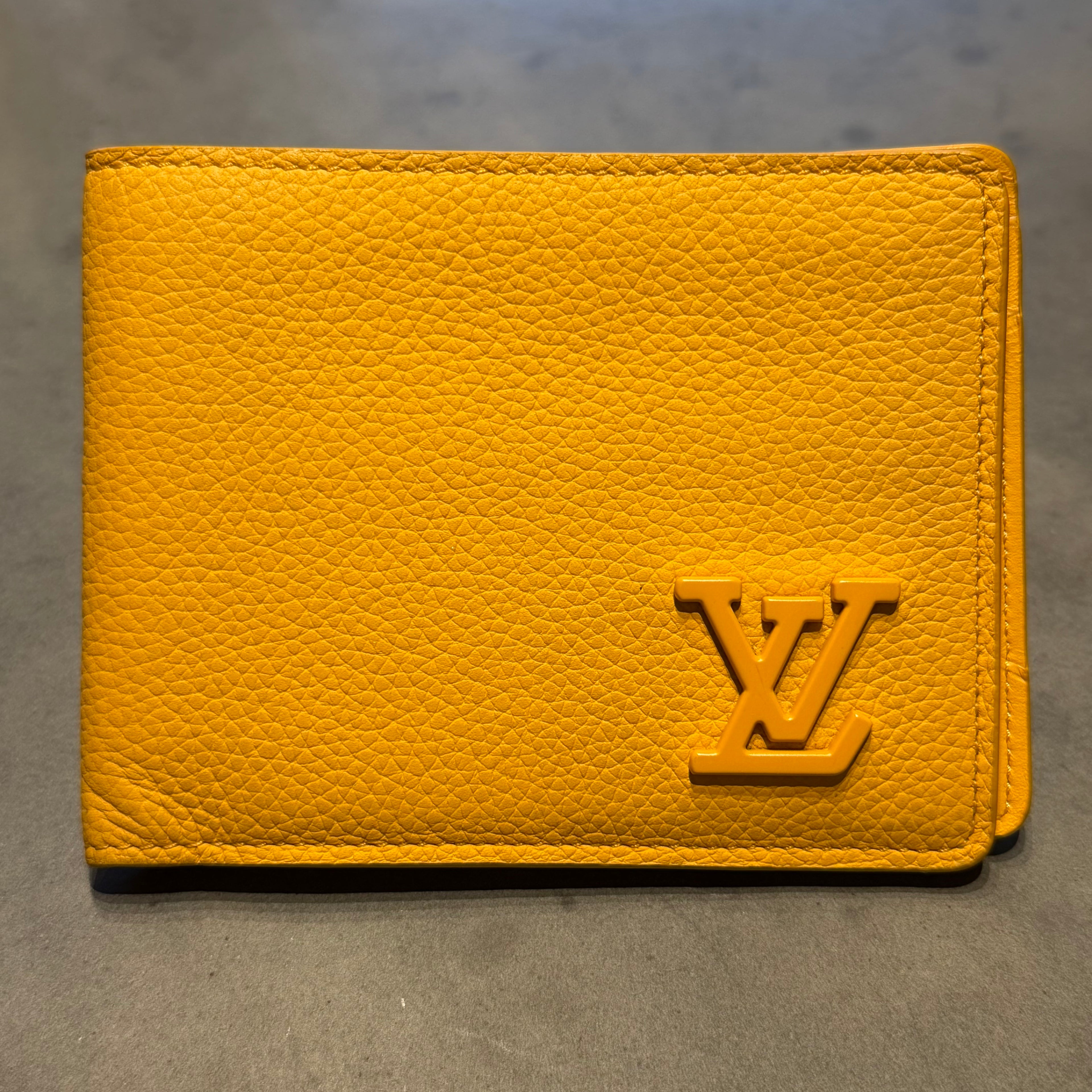 Louis Vuitton Pung