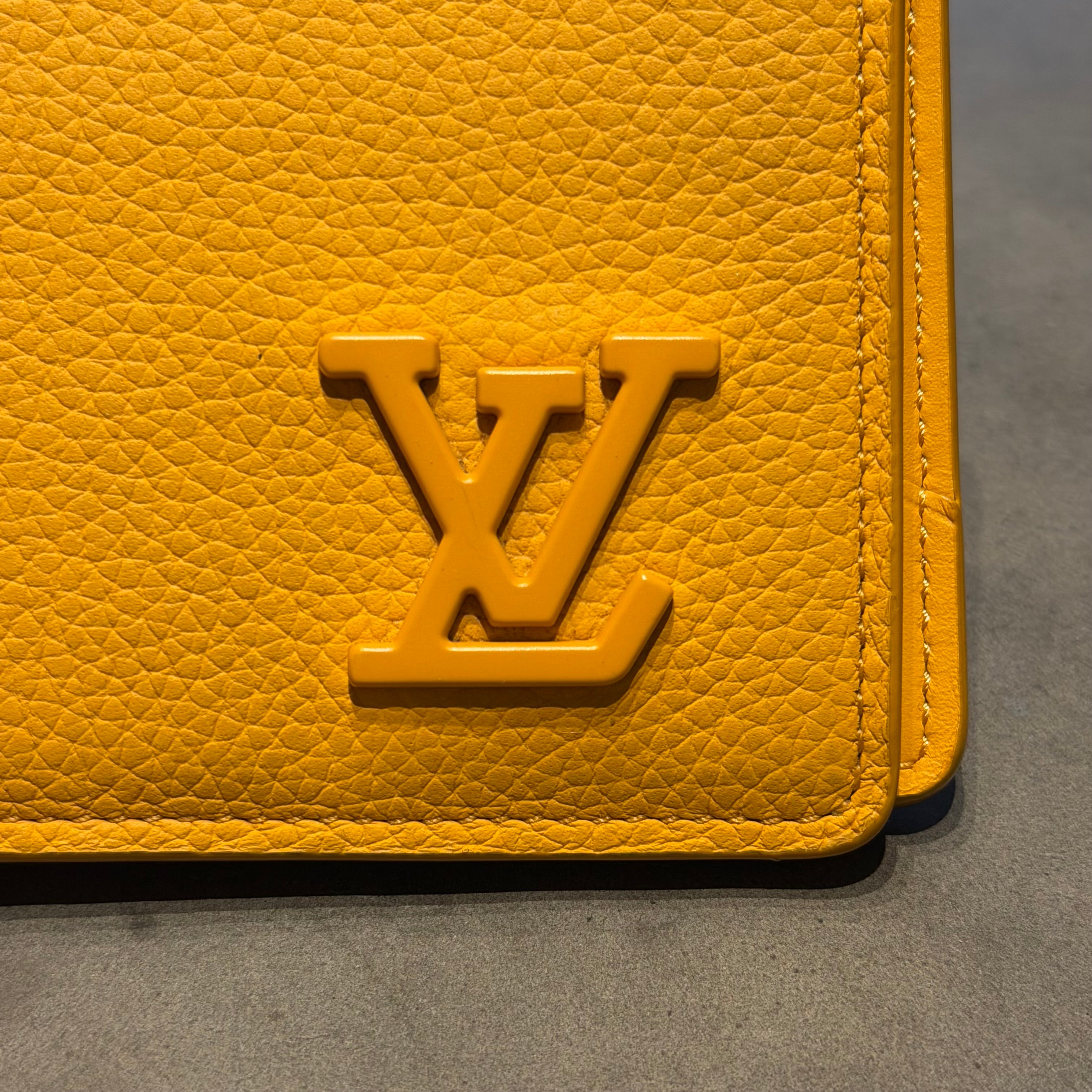 Louis Vuitton Pung