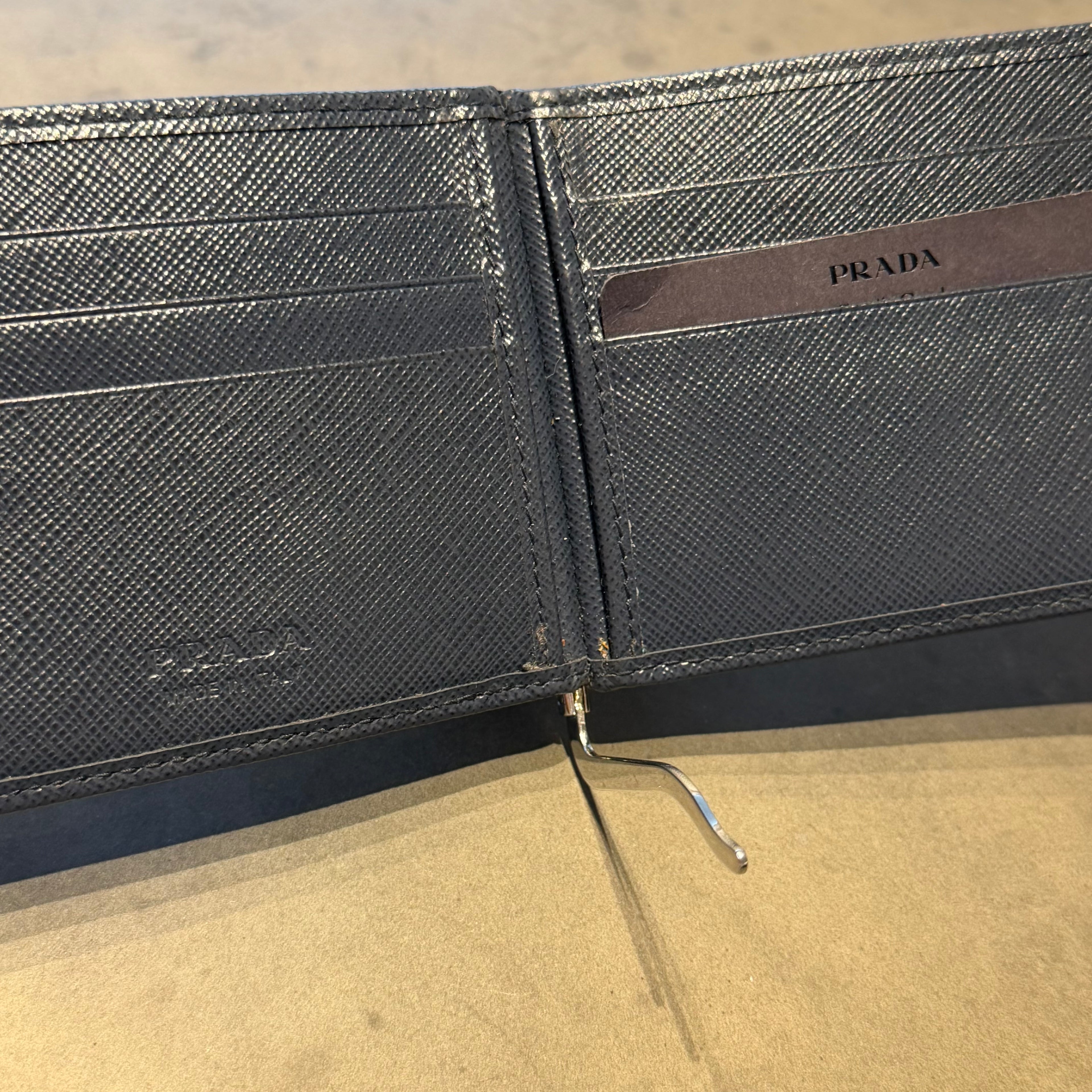 Prada Pung