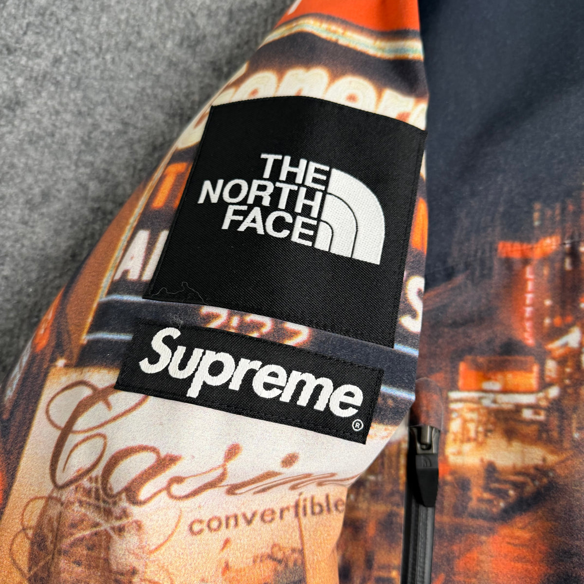 Supreme x The North Face jakke (Str. M)