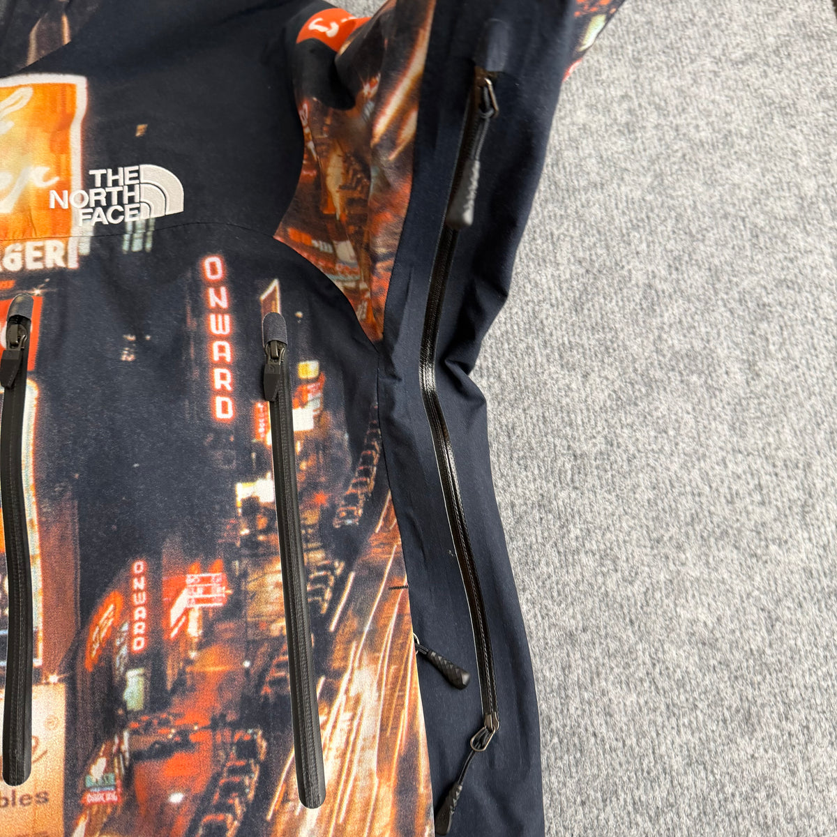 Supreme x The North Face jakke (Str. M)