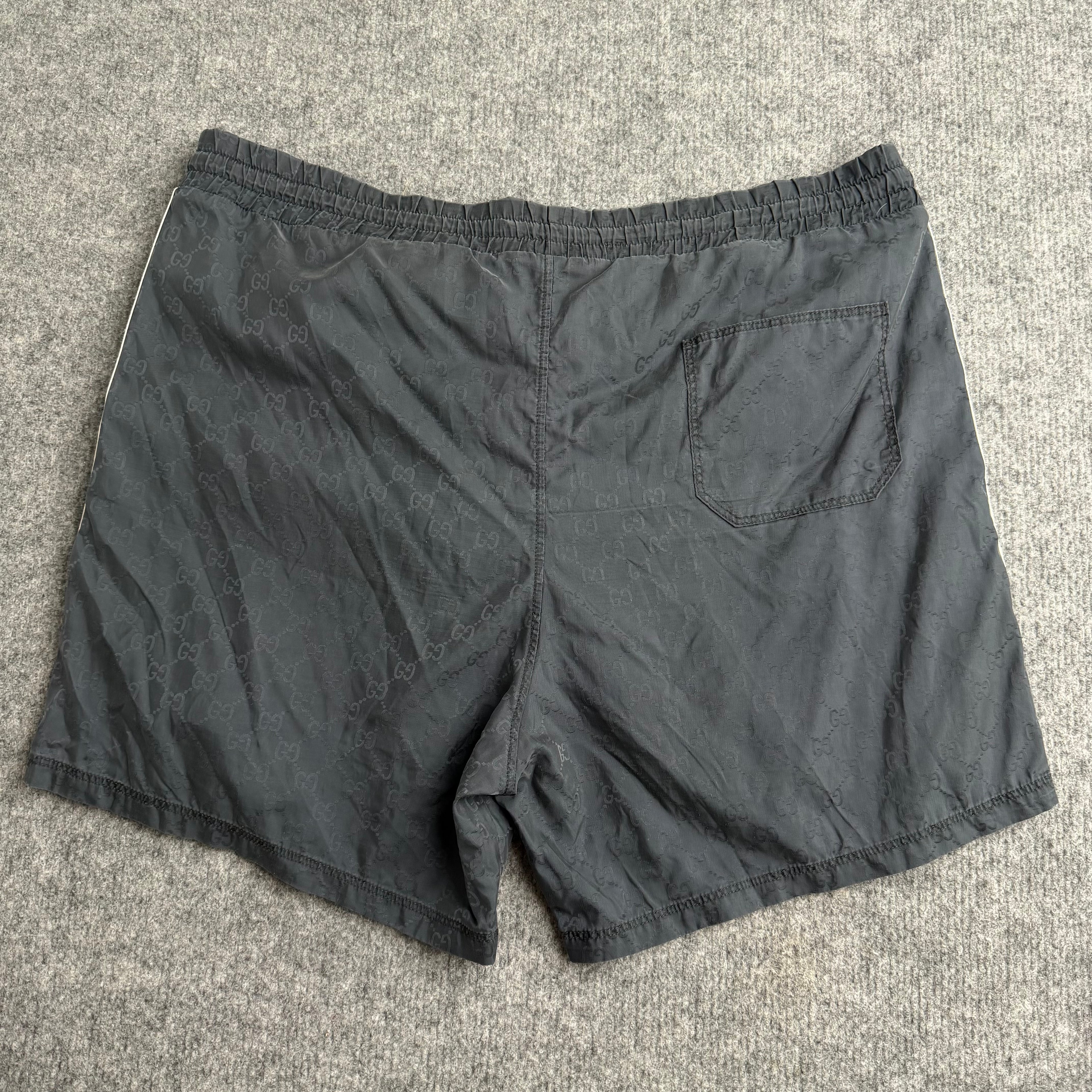 Gucci shorts (Str. M)