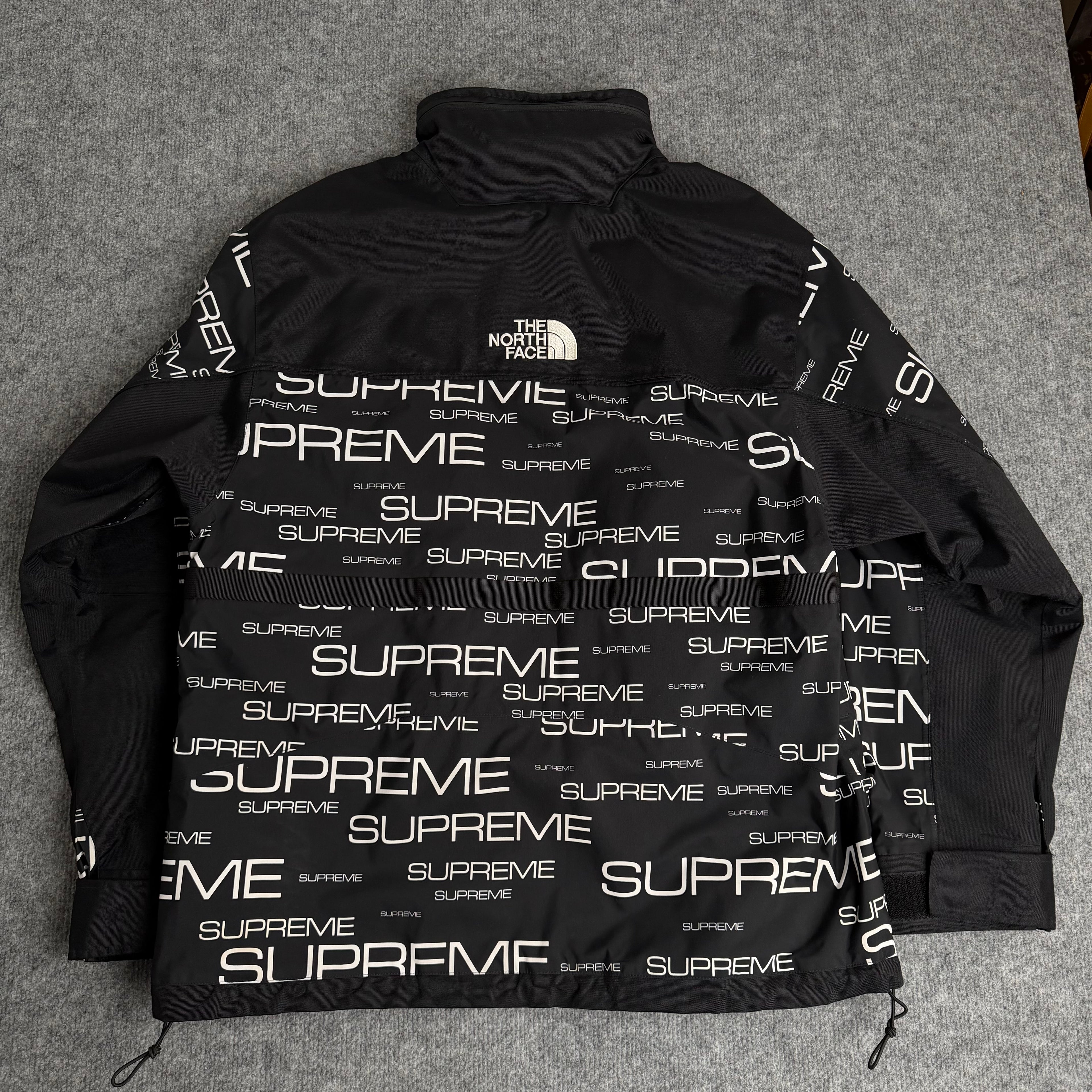 Supreme x The North Face jakke (Str. L)