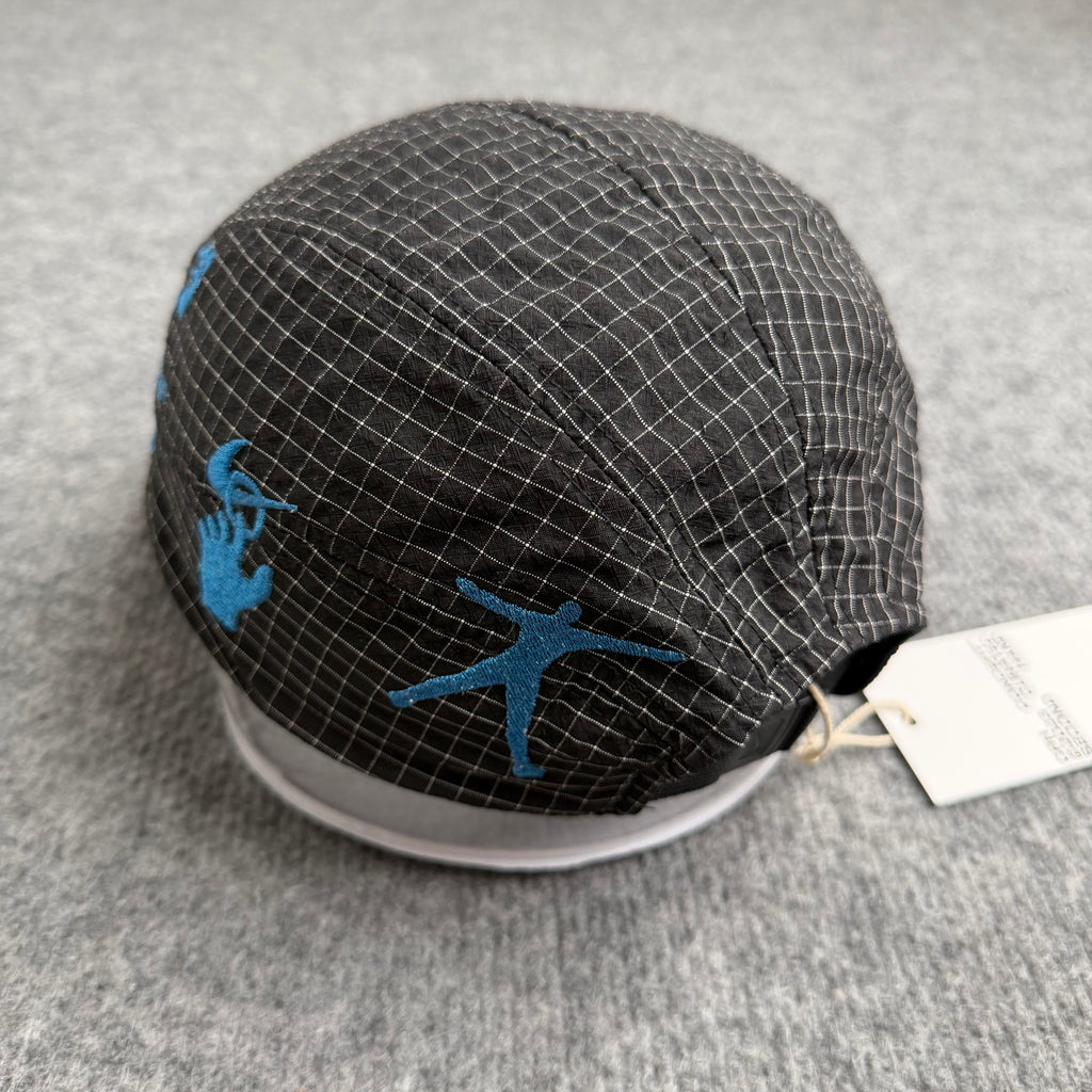 Off-white kasket