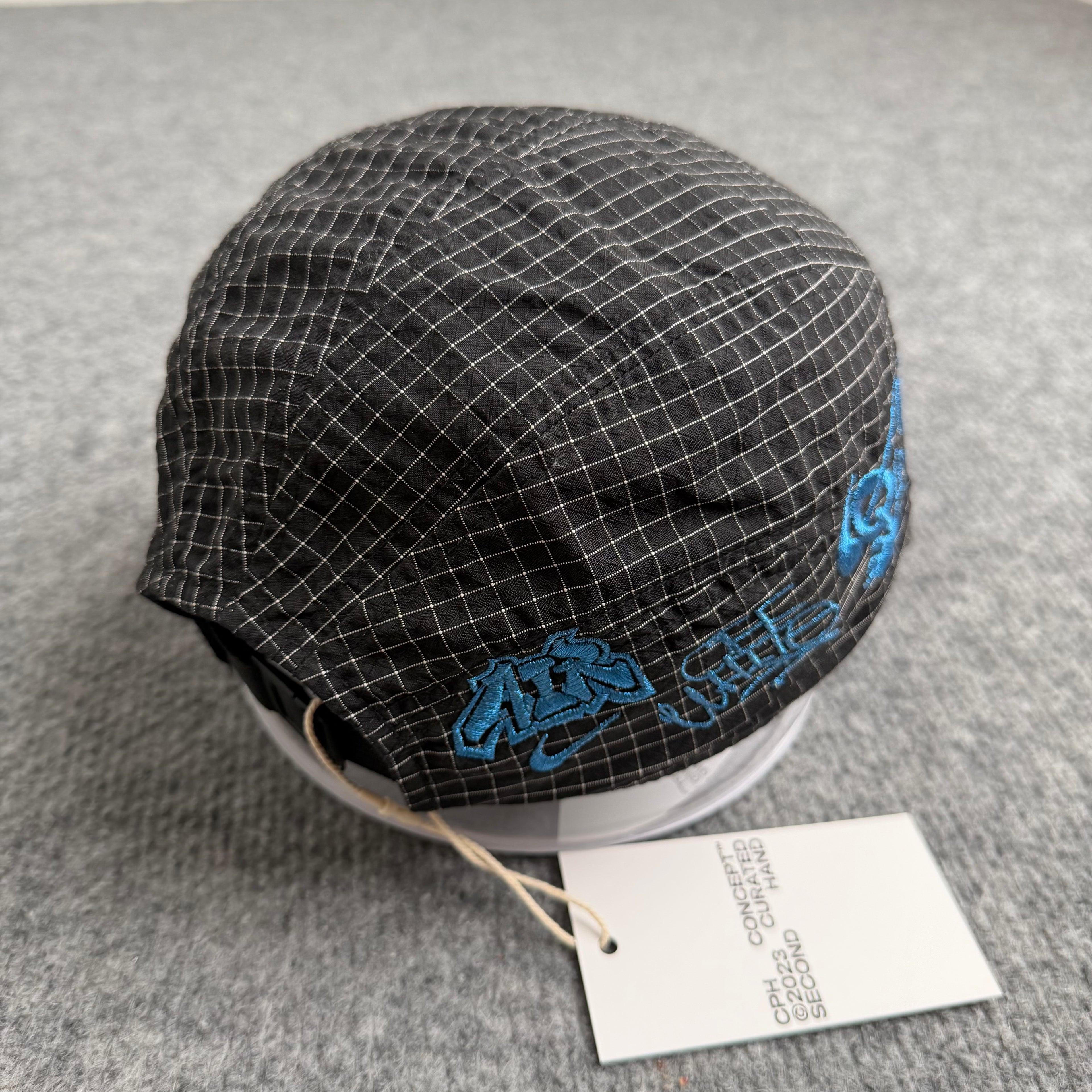Off-white kasket