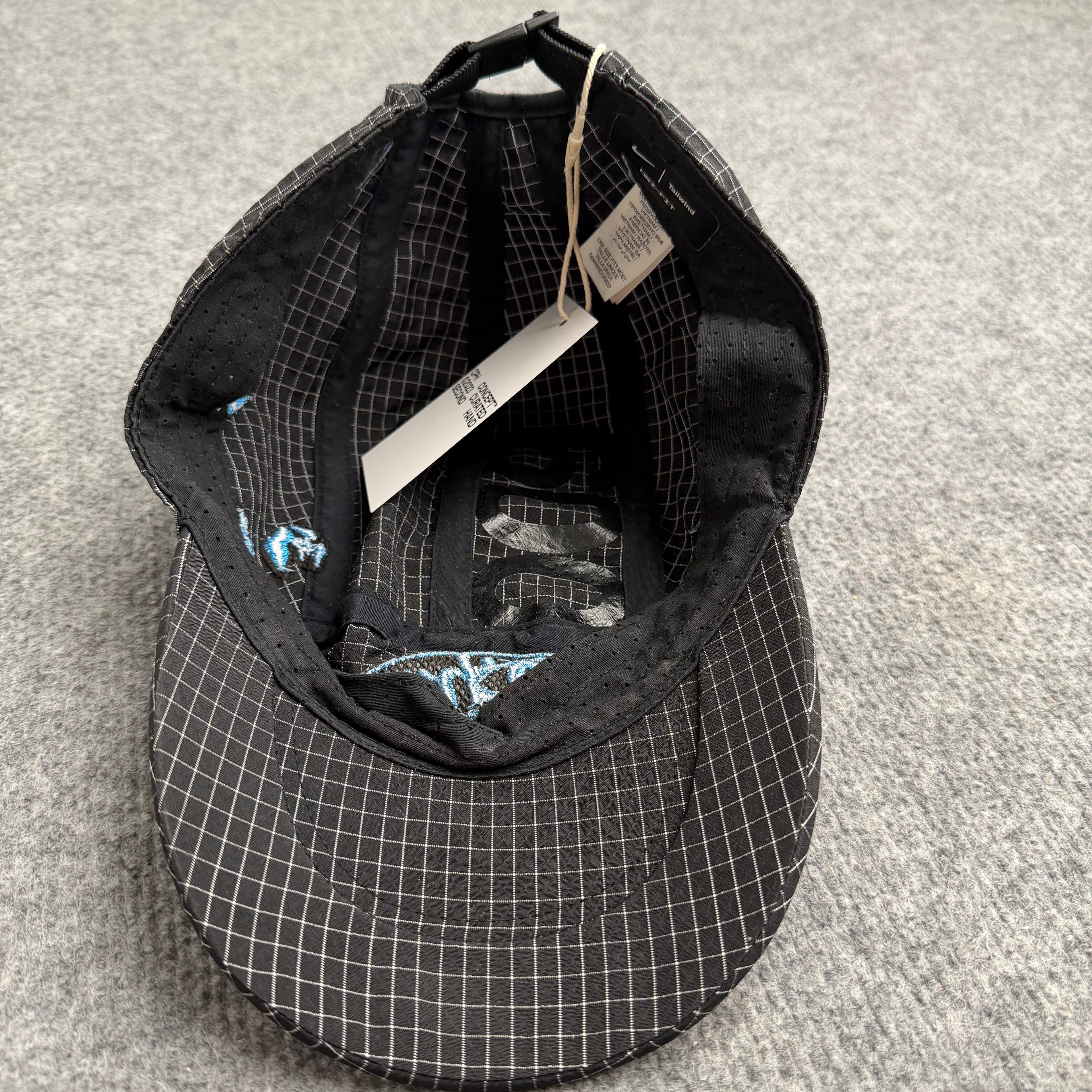 Off-white kasket