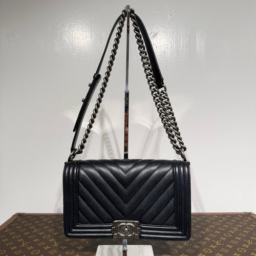 Chanel Boy Caviar Leather Taske