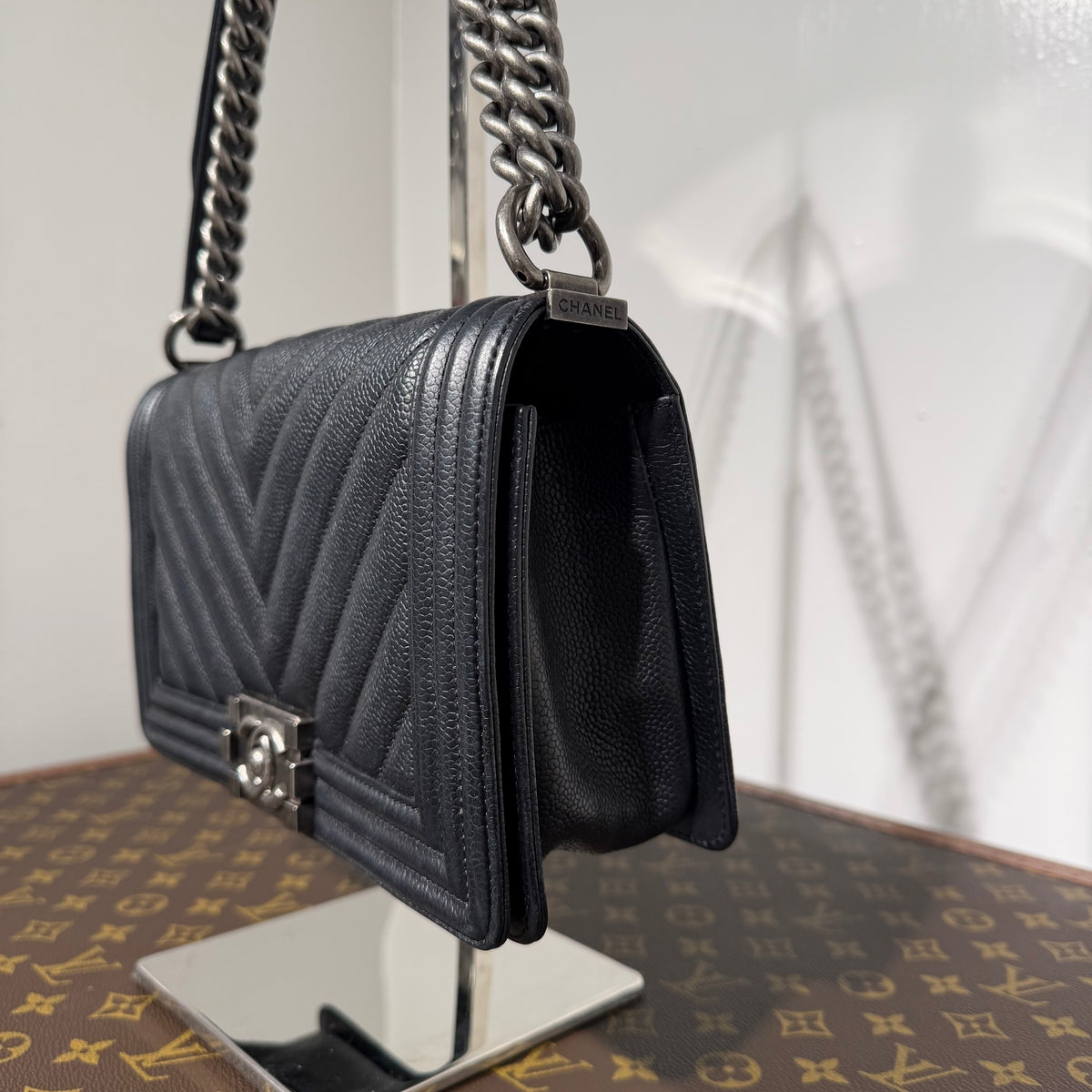 Chanel Boy Caviar Leather Taske