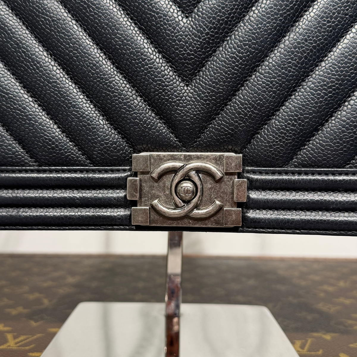 Chanel Boy Caviar Leather Taske