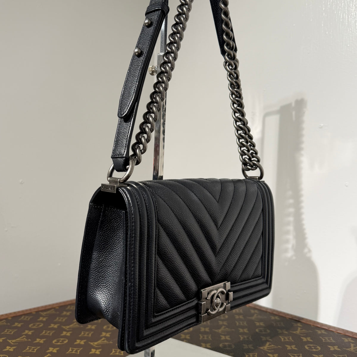 Chanel Boy Caviar Leather Taske