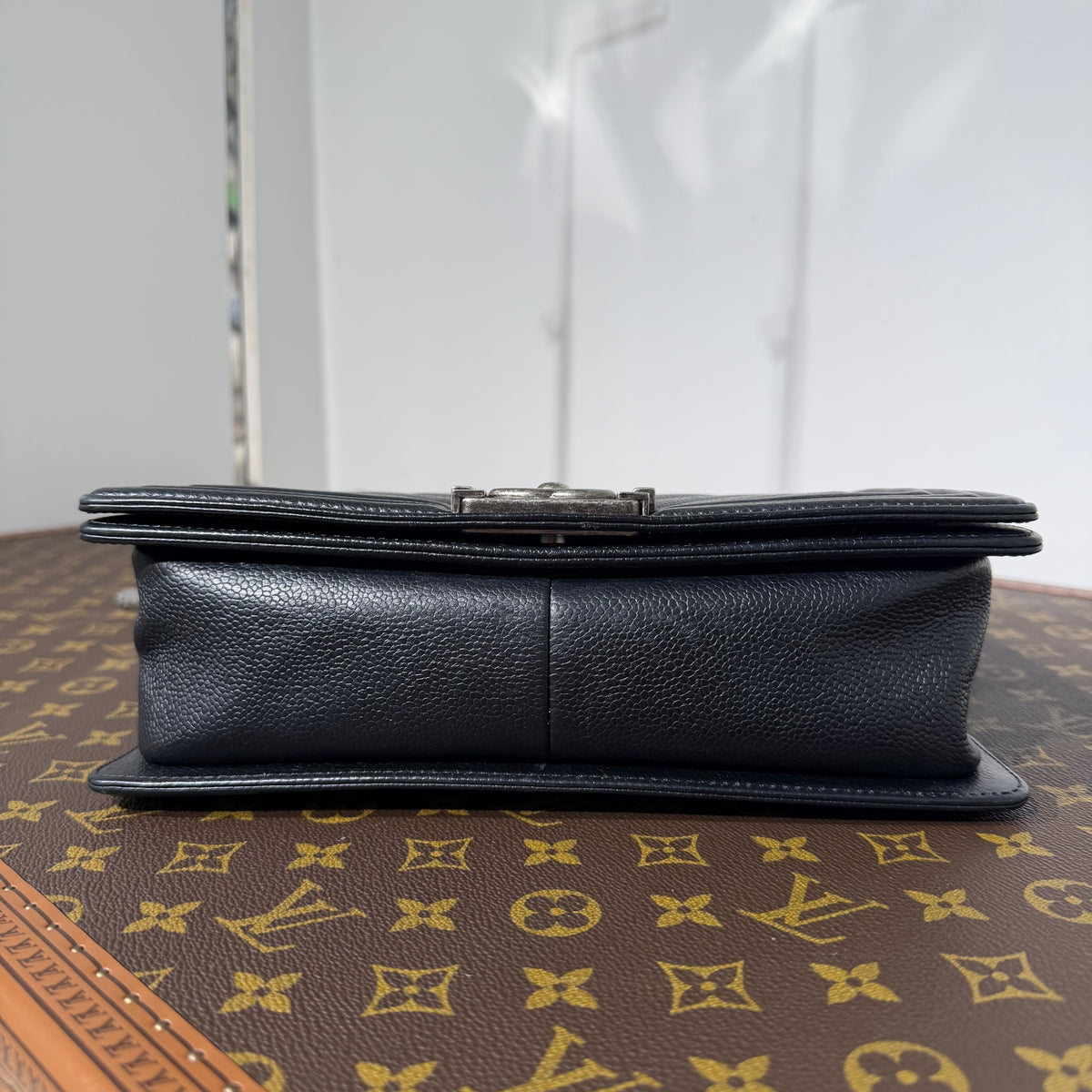 Chanel Boy Caviar Leather Taske