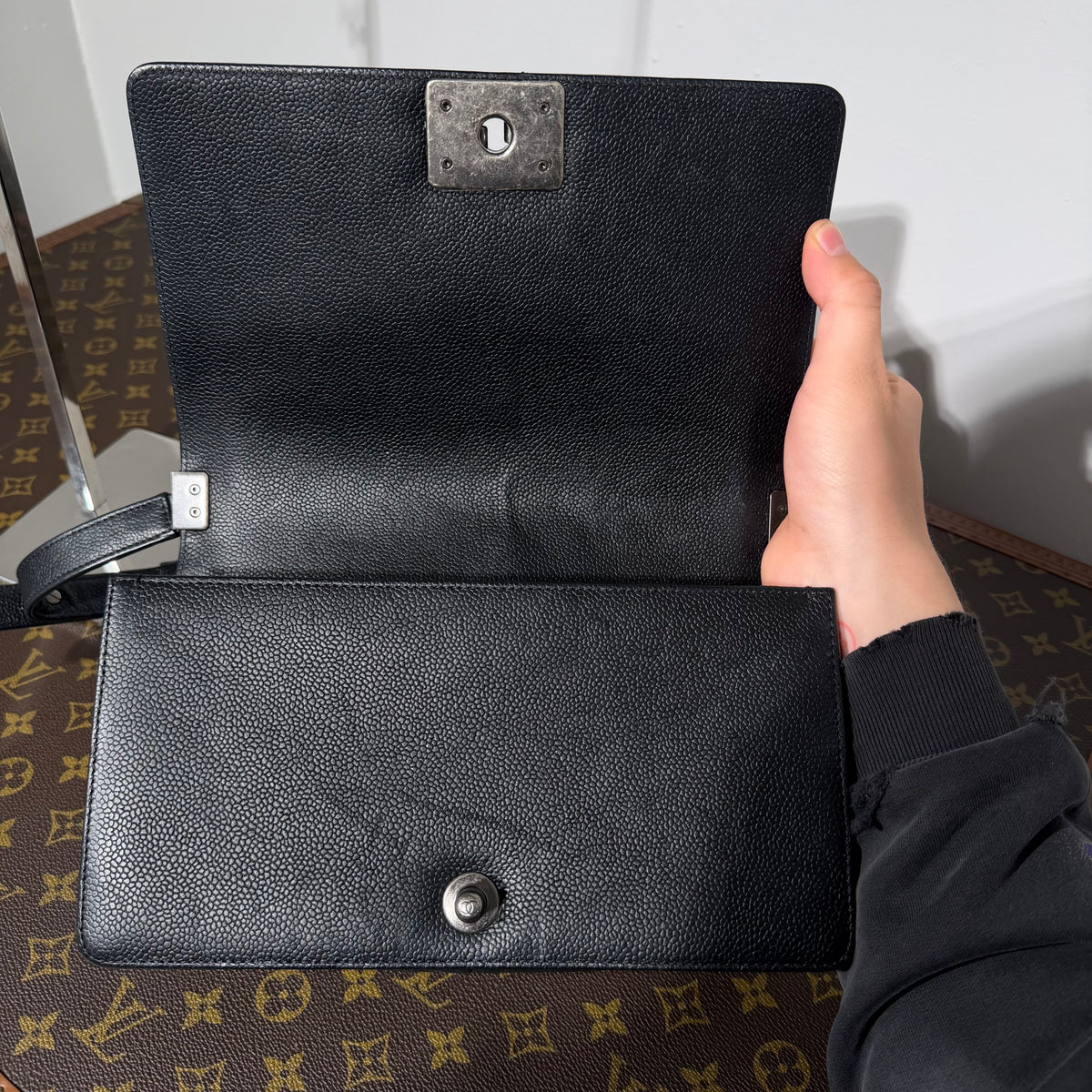 Chanel Boy Caviar Leather Taske