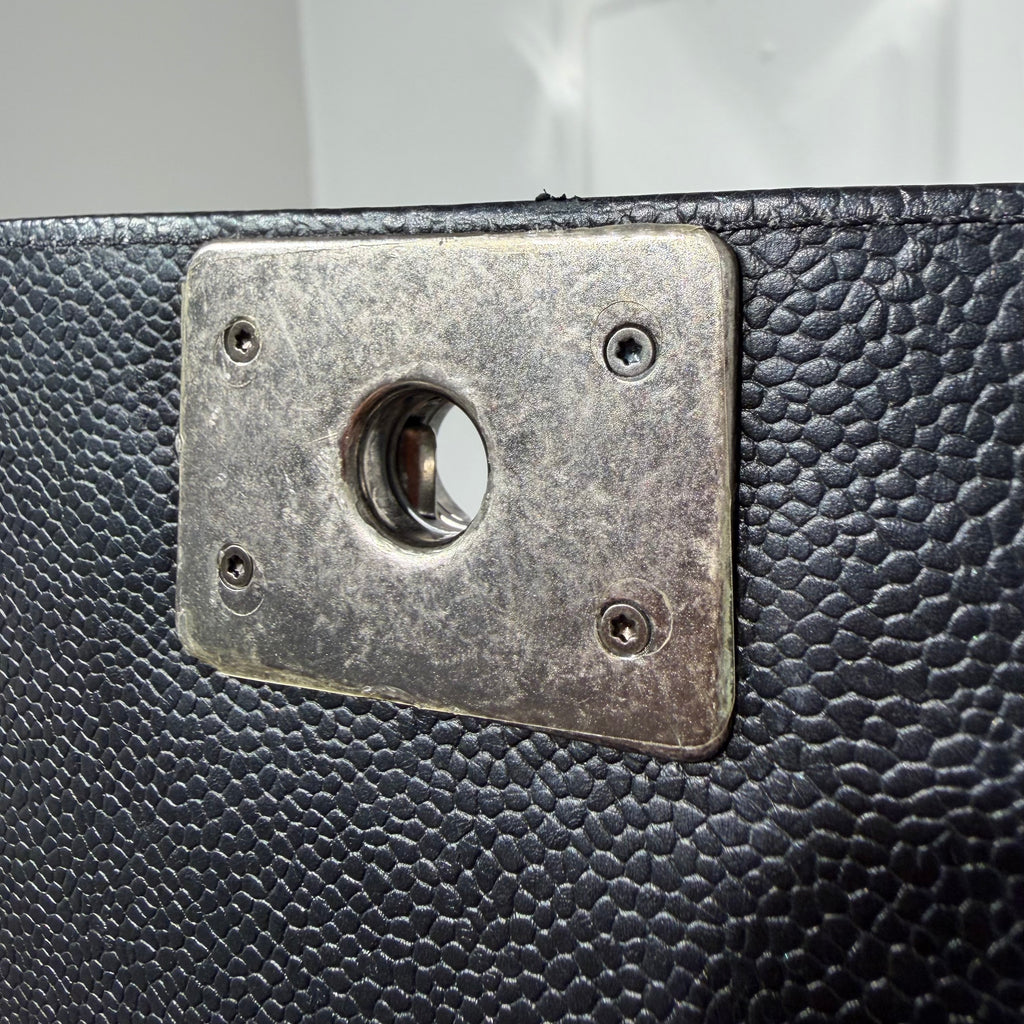 Chanel Boy Caviar Leather Taske