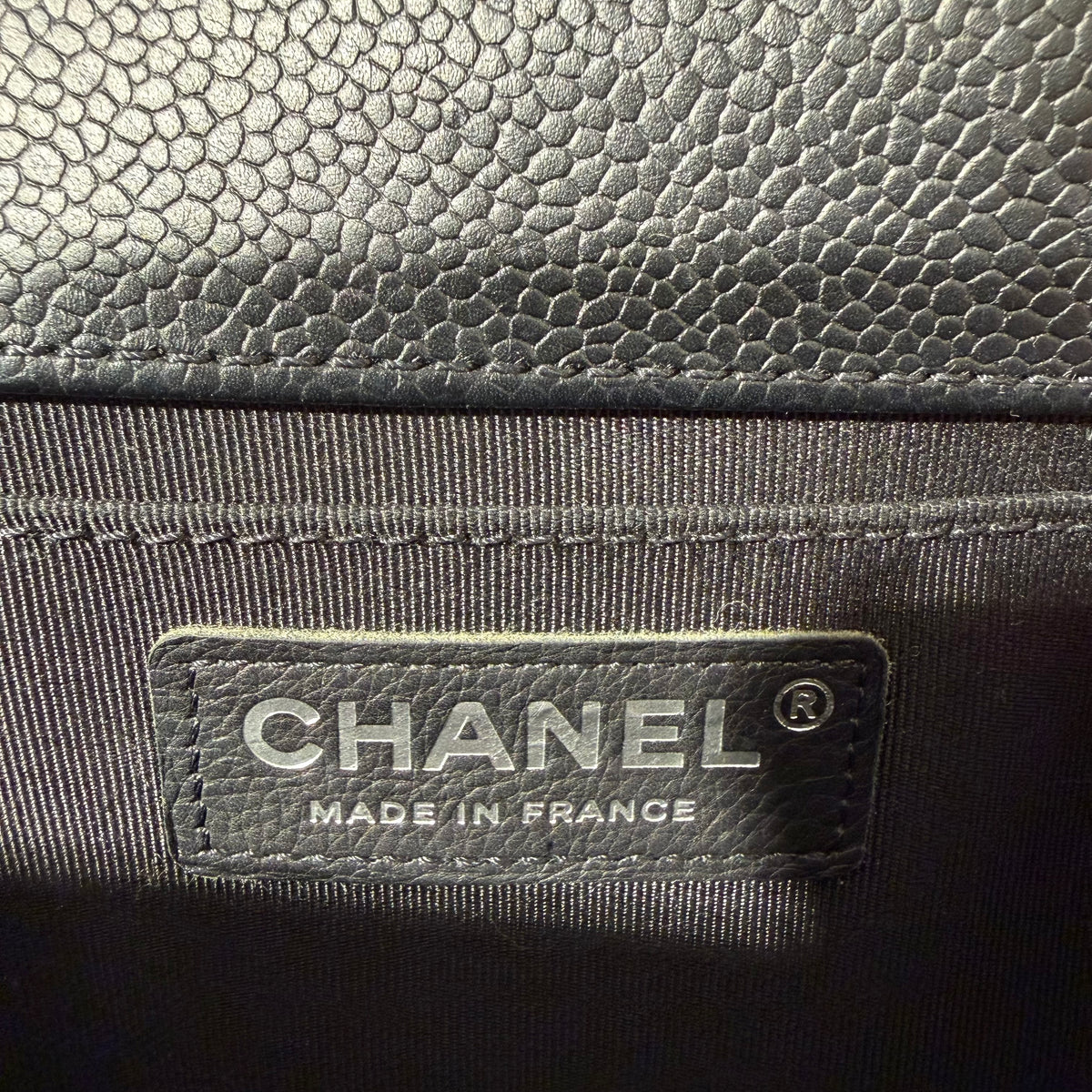 Chanel Boy Caviar Leather Taske