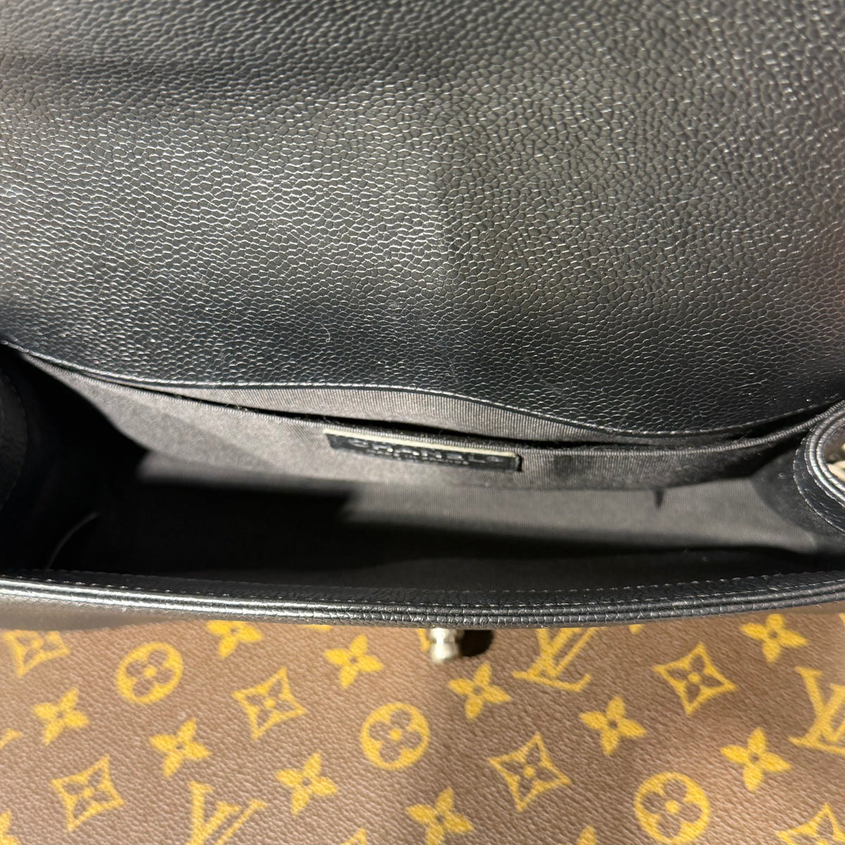 Chanel Boy Caviar Leather Taske