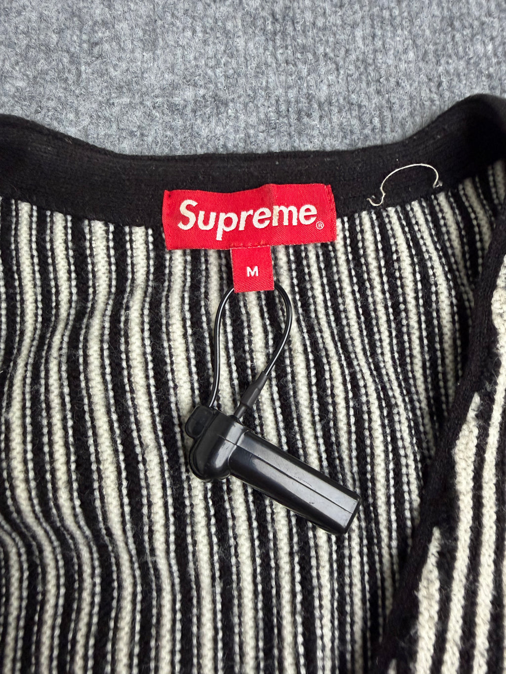 Supreme cardigan (Str. M)