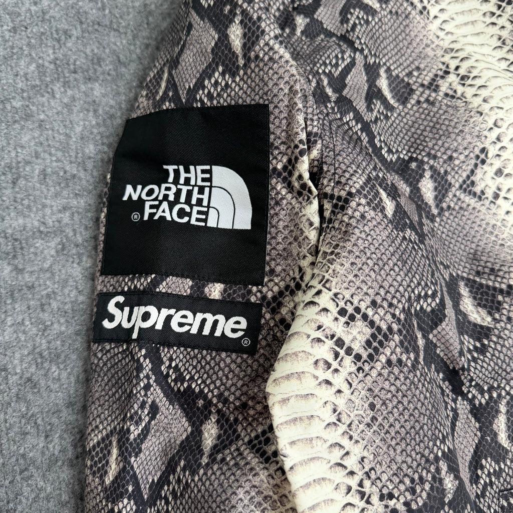 Supreme x The North Face jakke (Str. S)