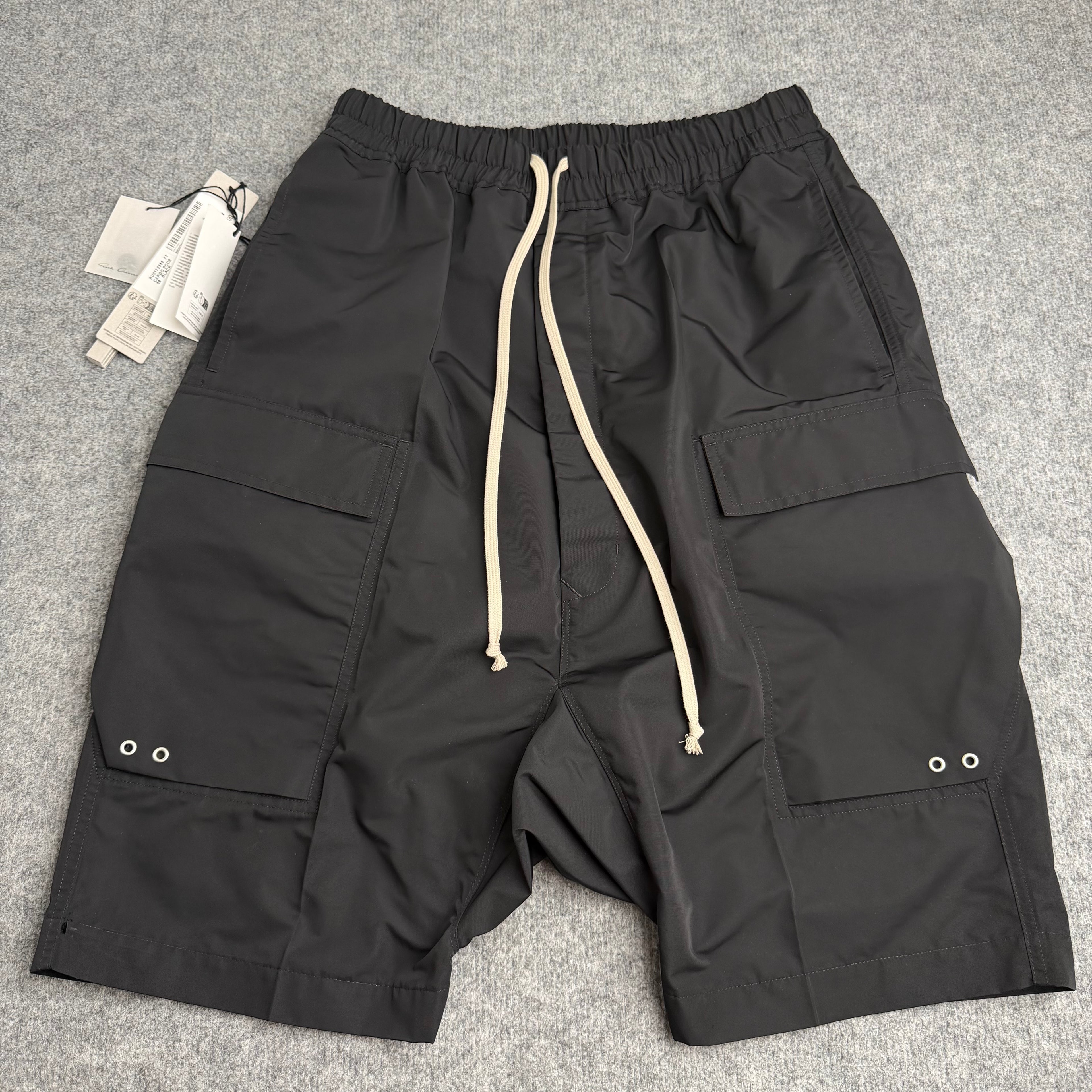 Rick Owen’s shorts (Str. M)