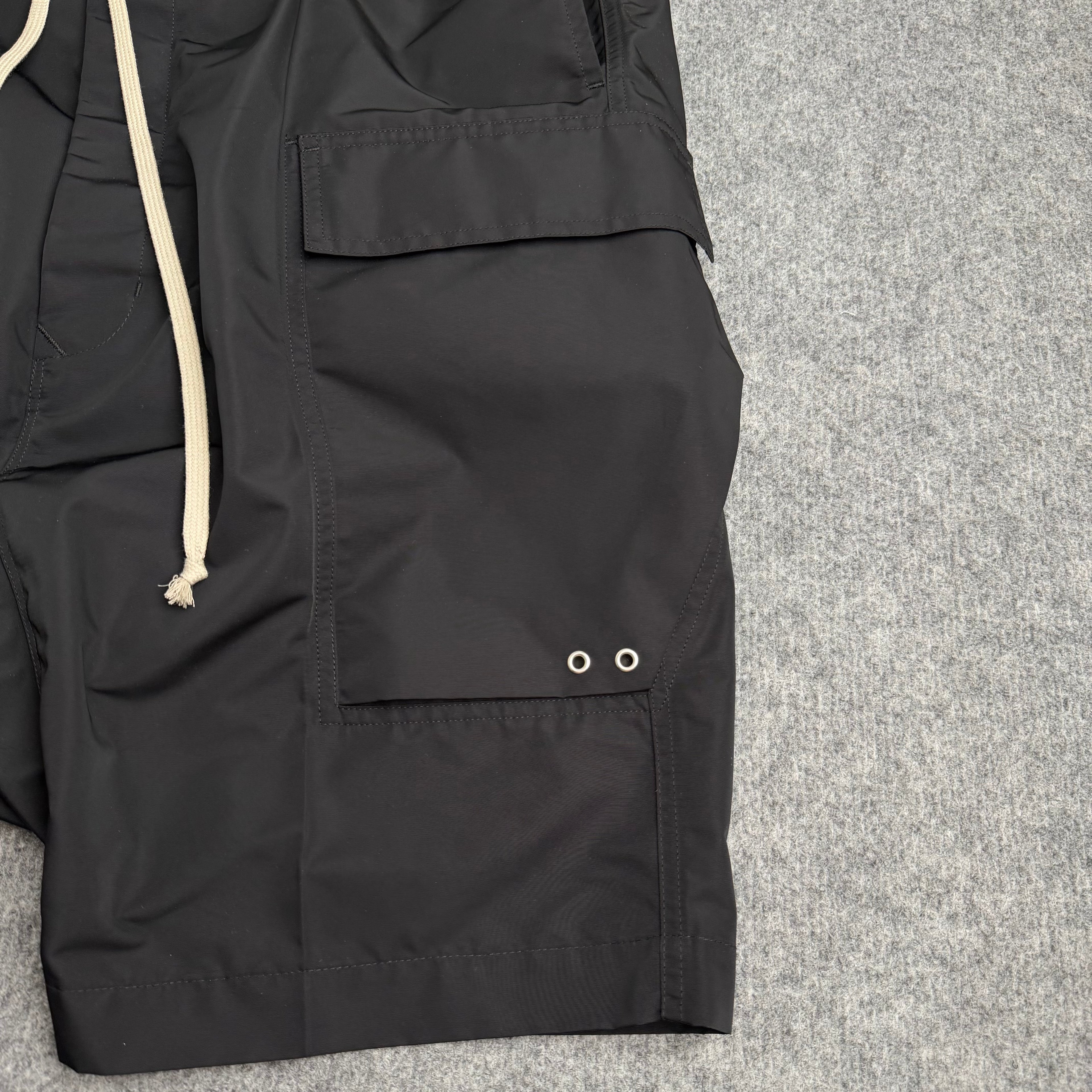 Rick Owen’s shorts (Str. M)