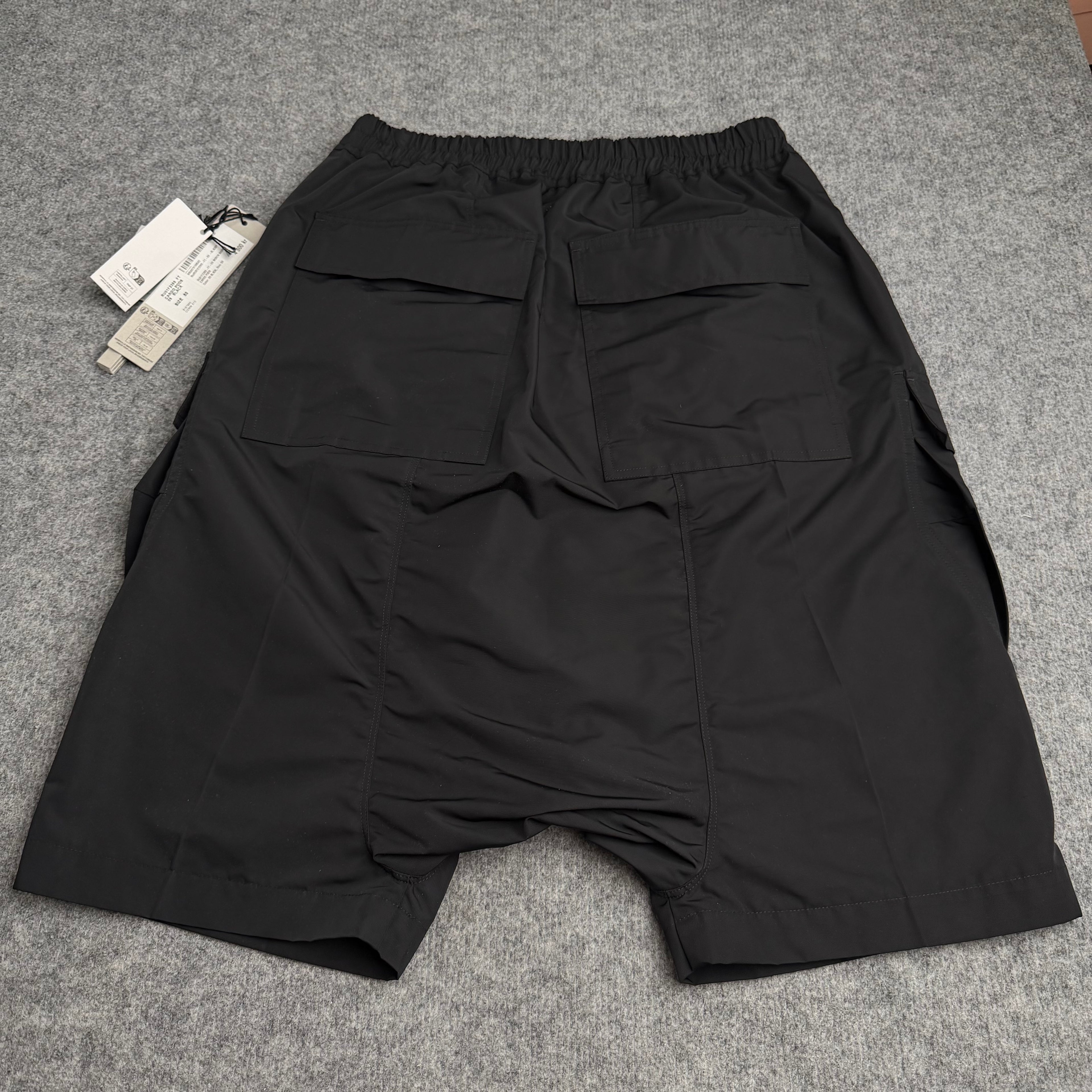 Rick Owen’s shorts (Str. M)
