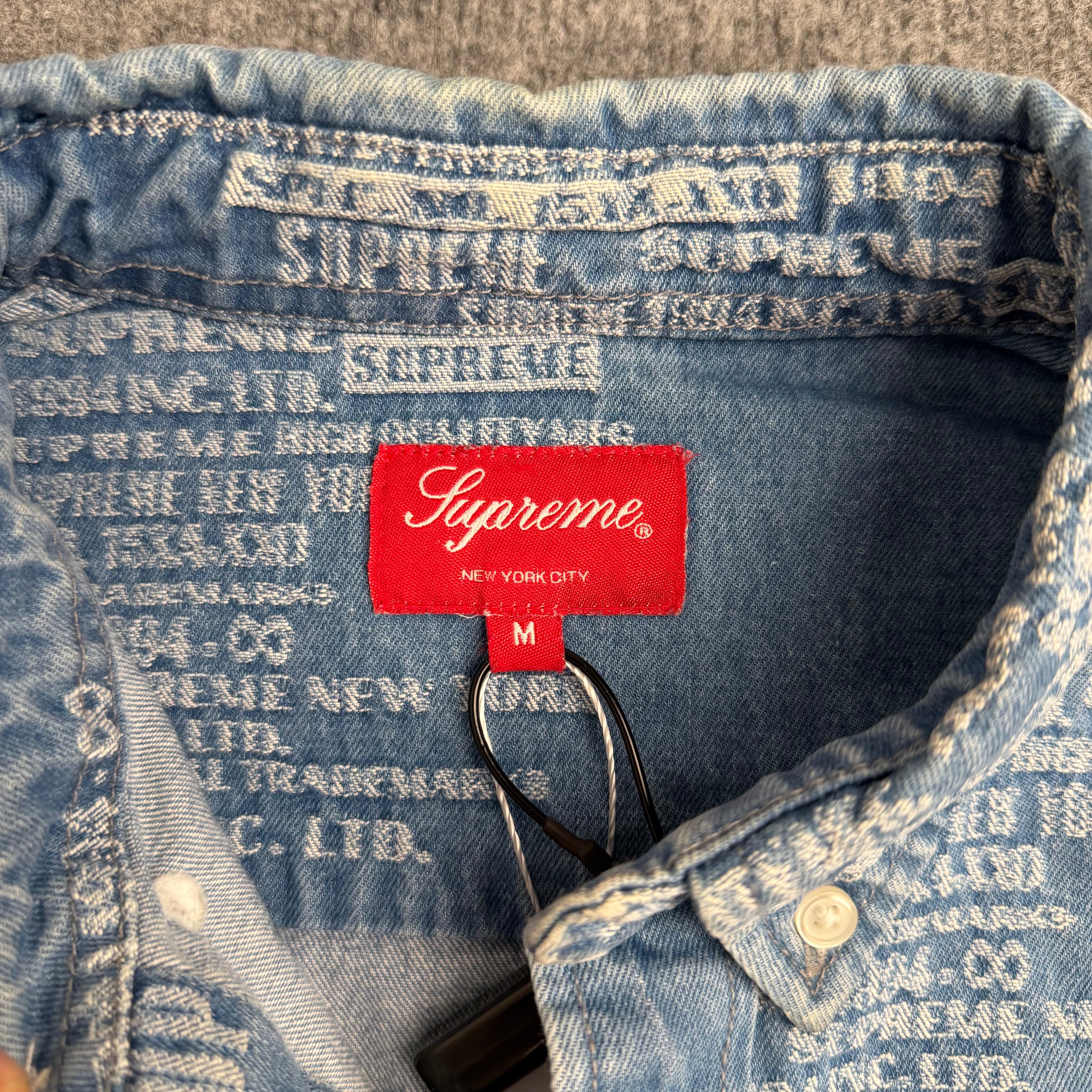 Supreme skjorte (Str. M)