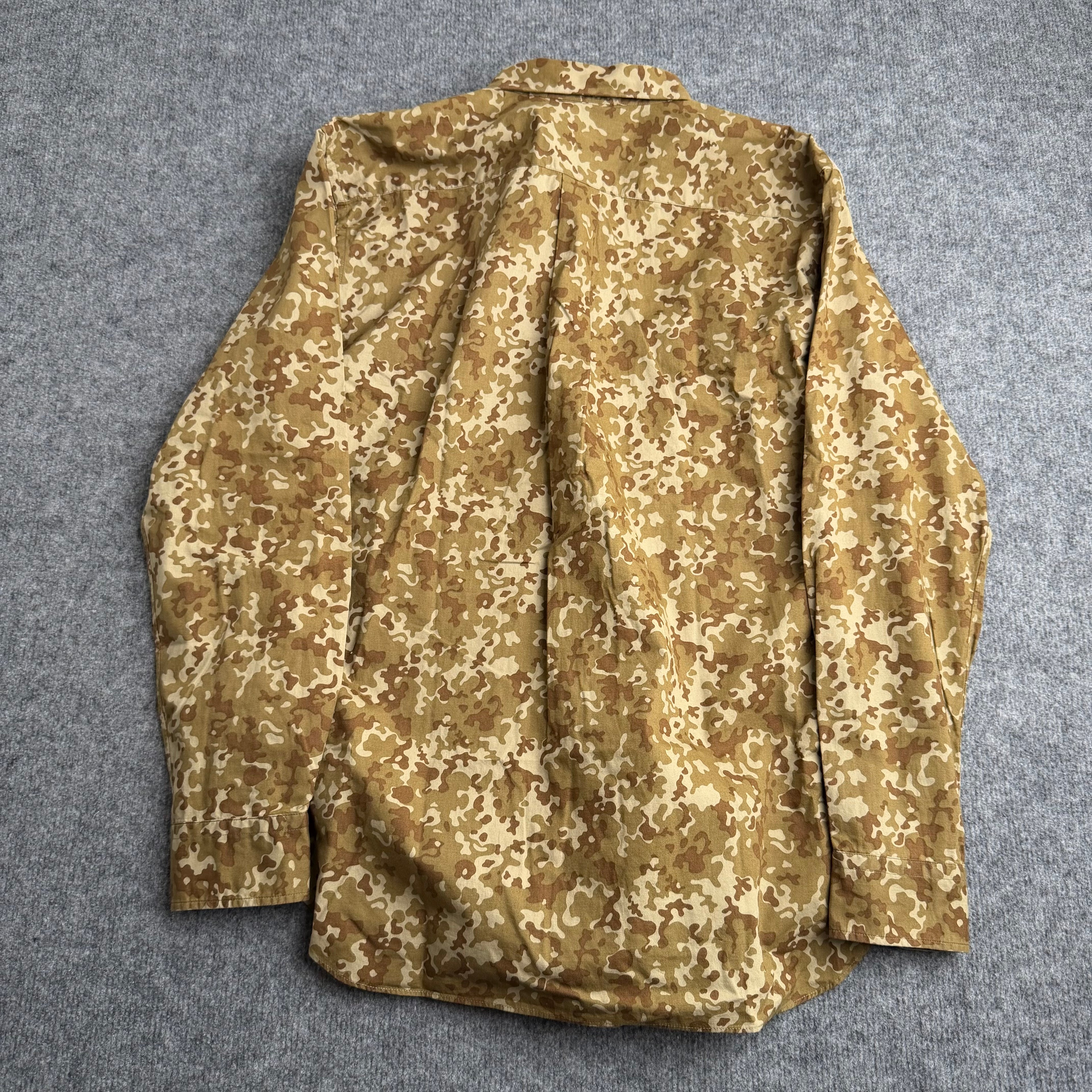 Comme des garcons skjorte (Str. M)